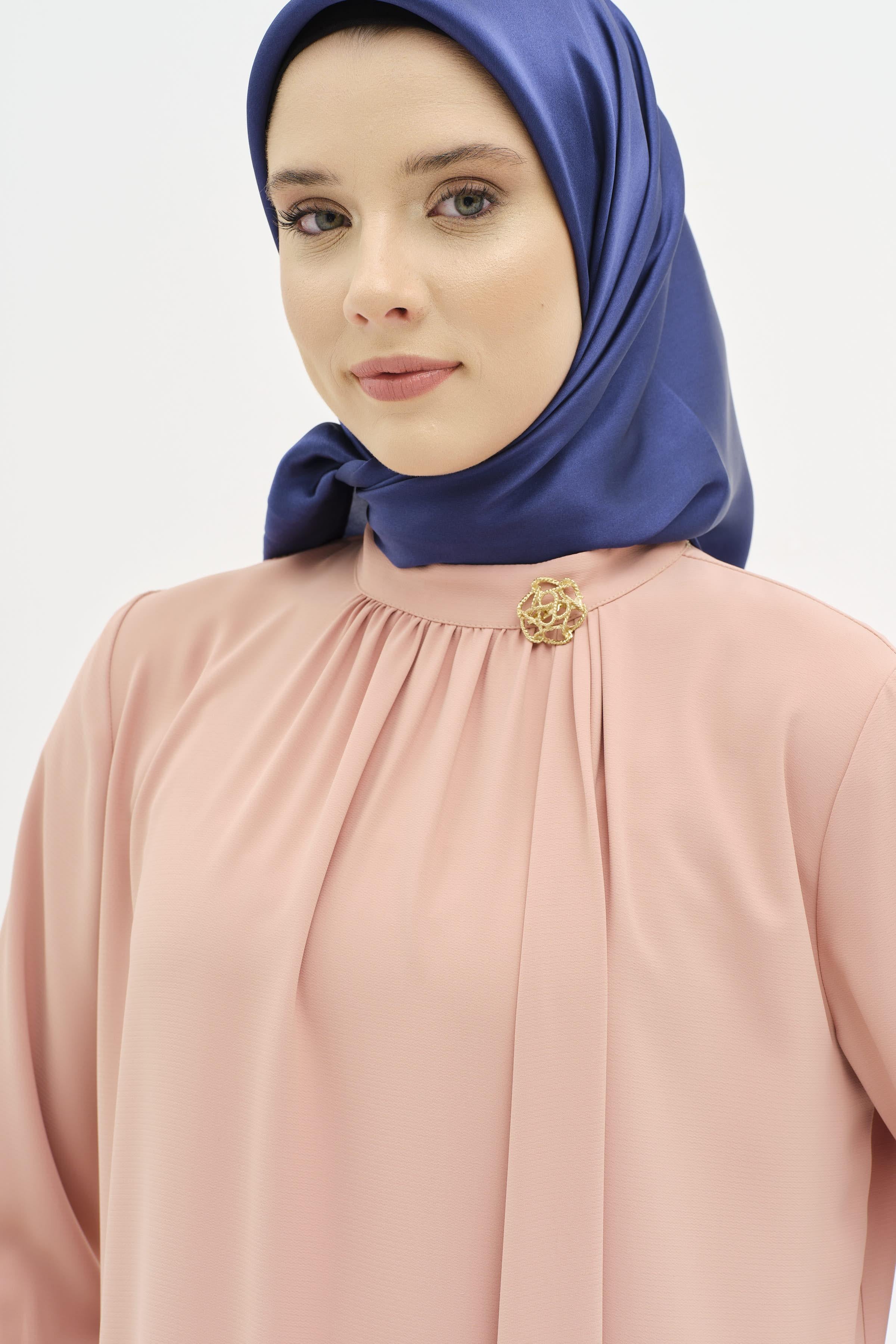 Büzgülü Broş Detaylı Asimetrik Tunik - Pudra TUGBA