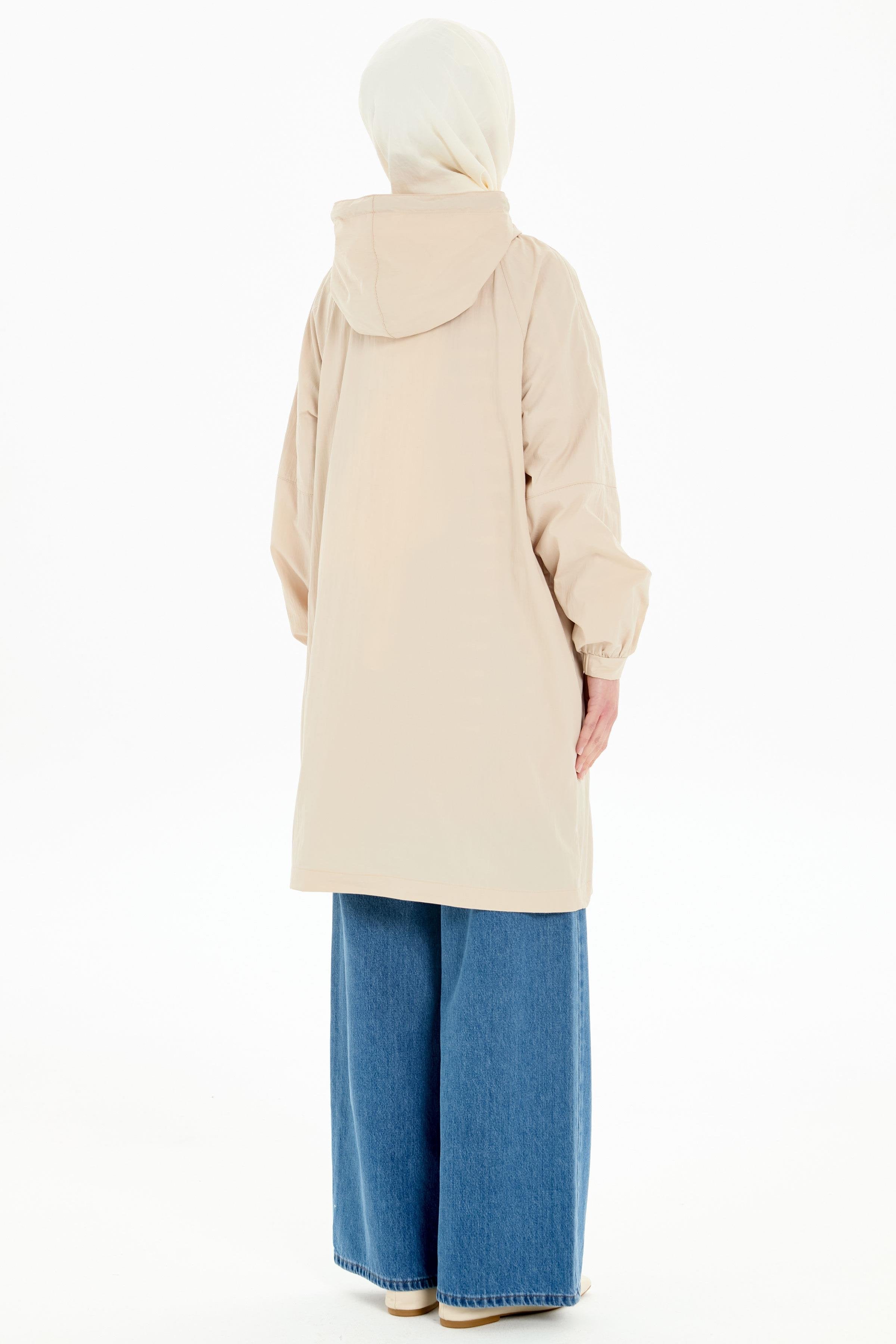 Büzgülü Fermuar Kapamalı Yağmurluk - Bej TUGBA