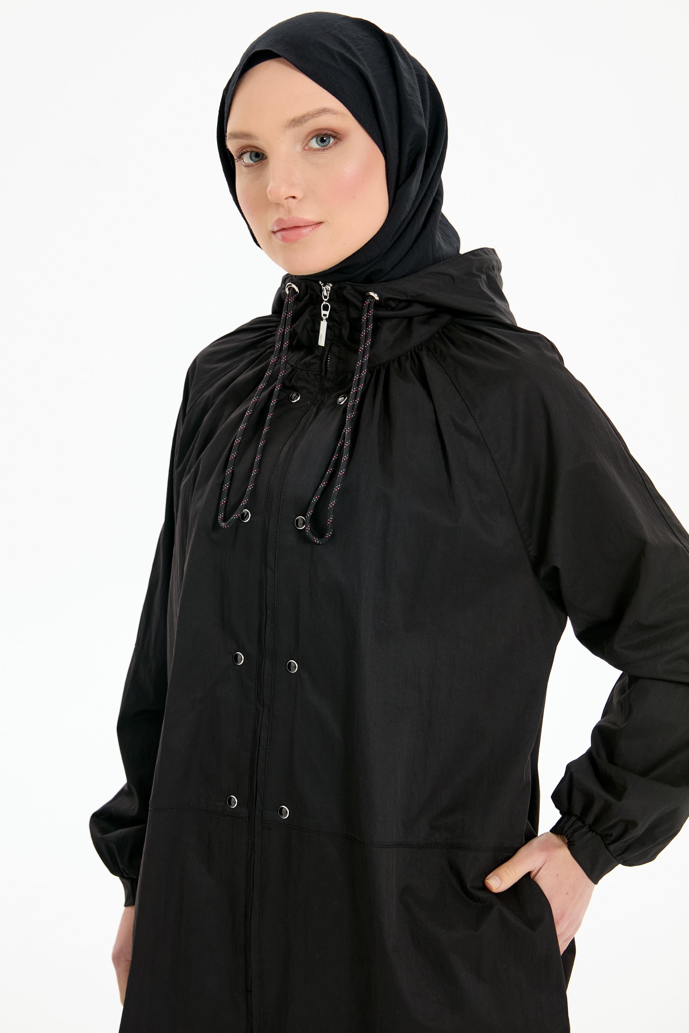 Büzgülü Fermuar Kapamalı Yağmurluk - Siyah TUGBA