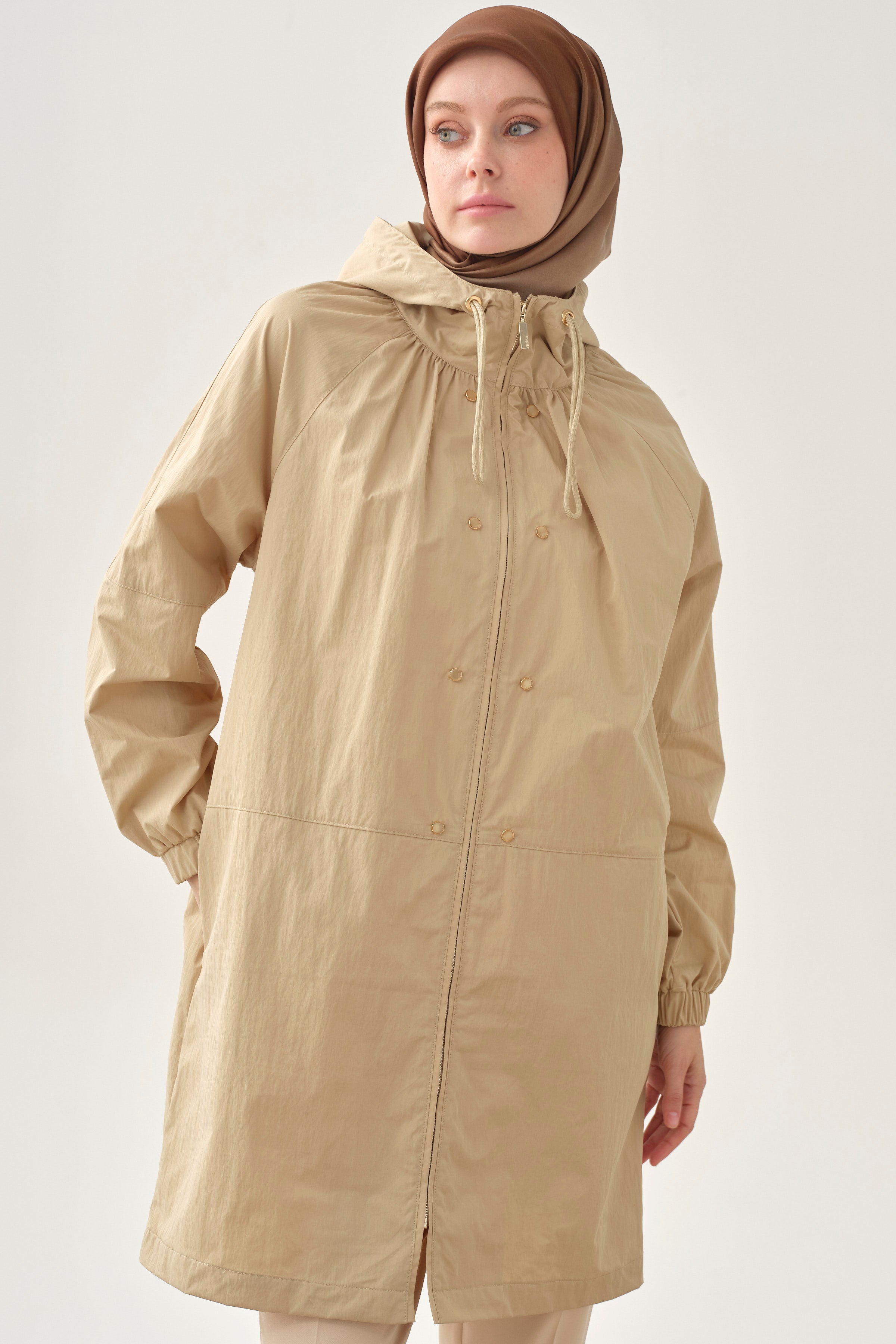 Büzgülü Fermuar Kapamalı Yağmurluk - Taş TUGBA