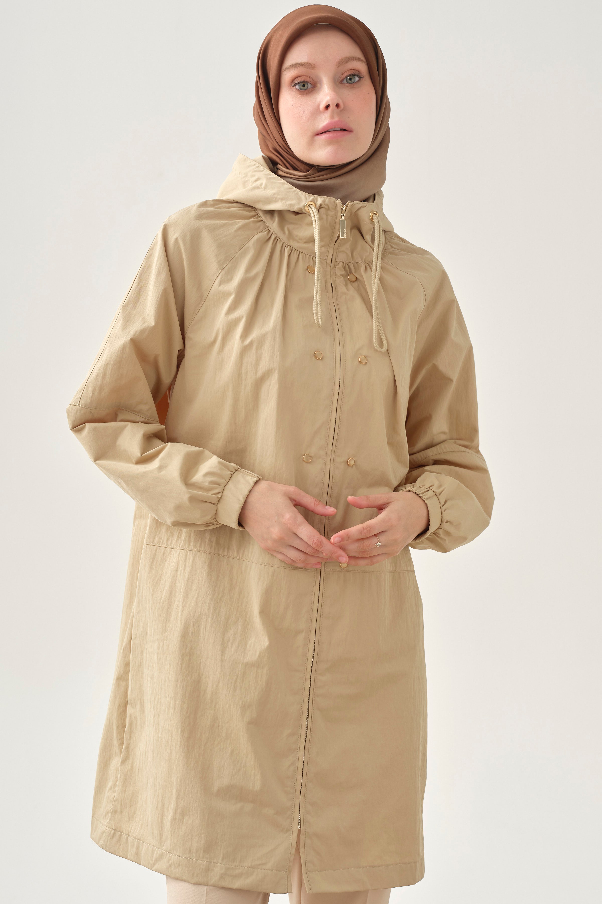 Büzgülü Fermuar Kapamalı Yağmurluk - Taş TUGBA