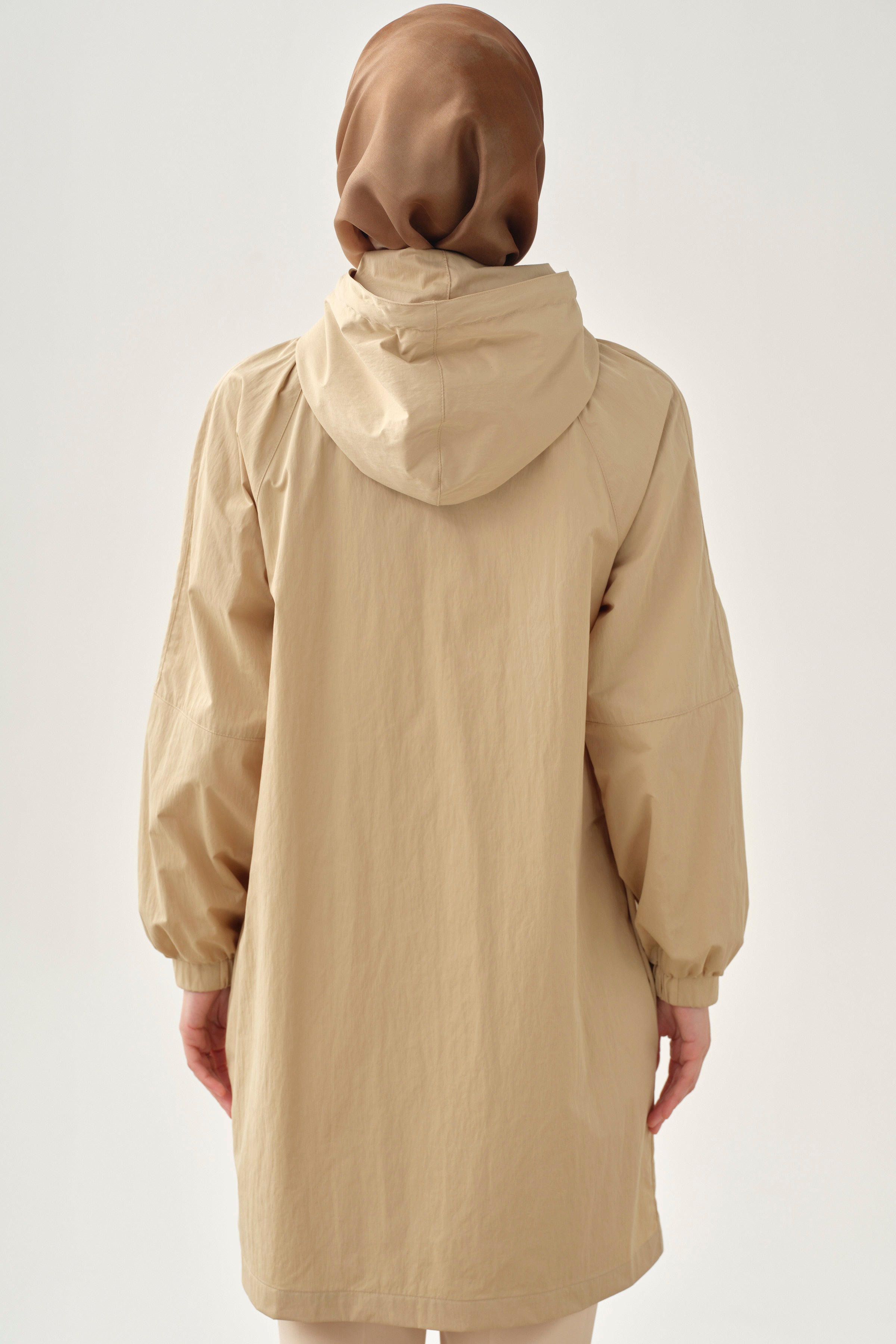 Büzgülü Fermuar Kapamalı Yağmurluk - Taş TUGBA