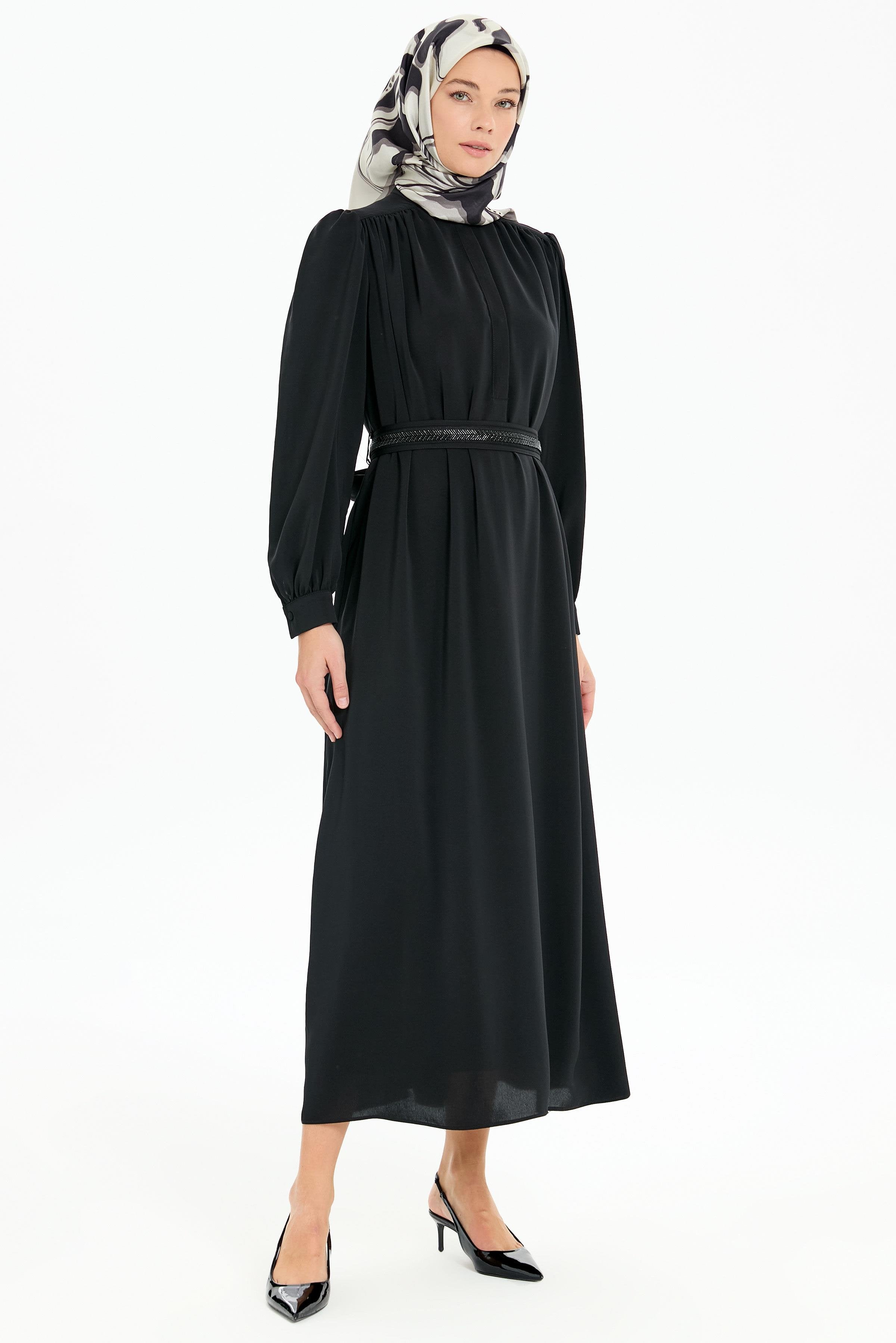 Büzgülü İşleme Kemerli Elbise - Siyah TUGBA