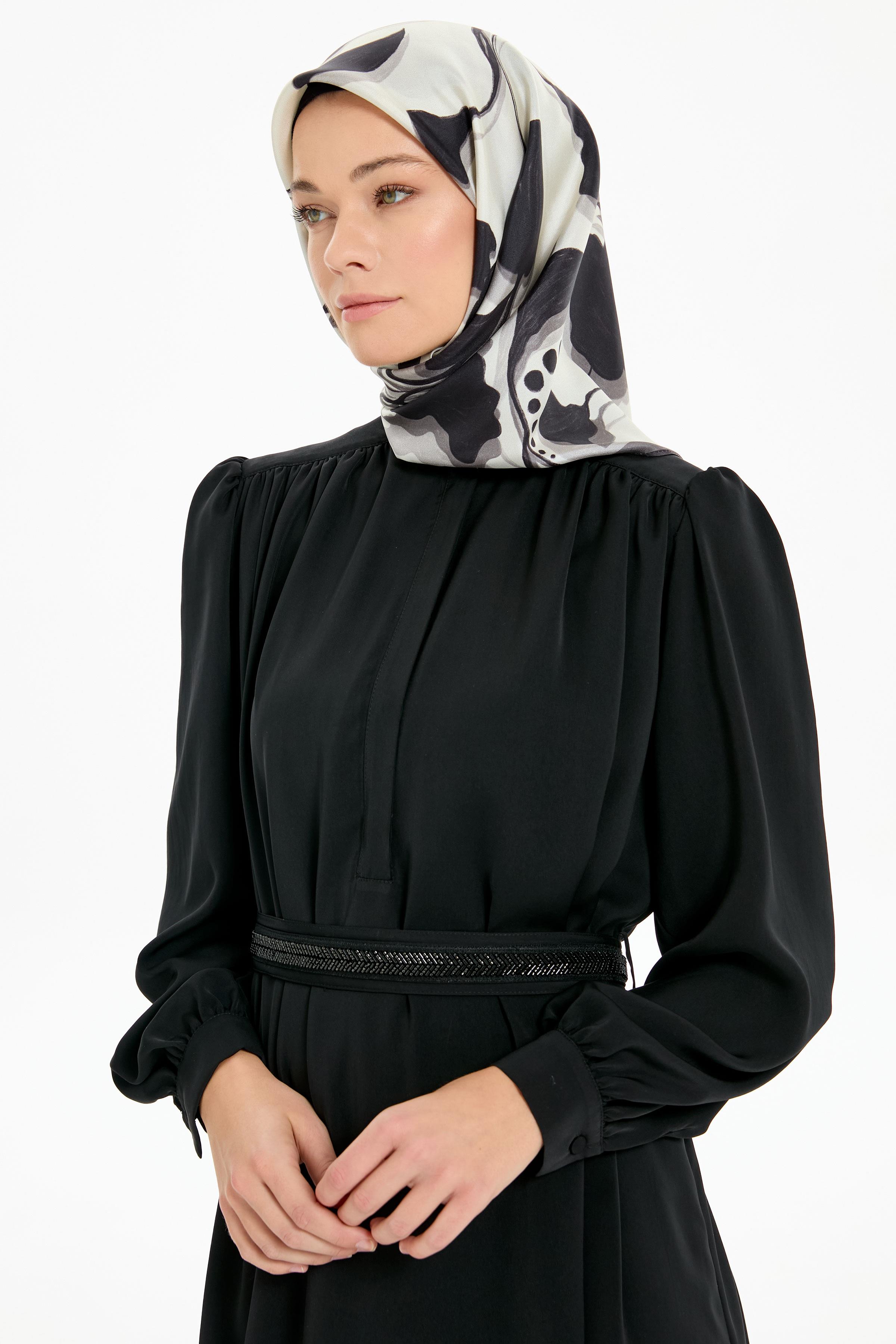 Büzgülü İşleme Kemerli Elbise - Siyah TUGBA