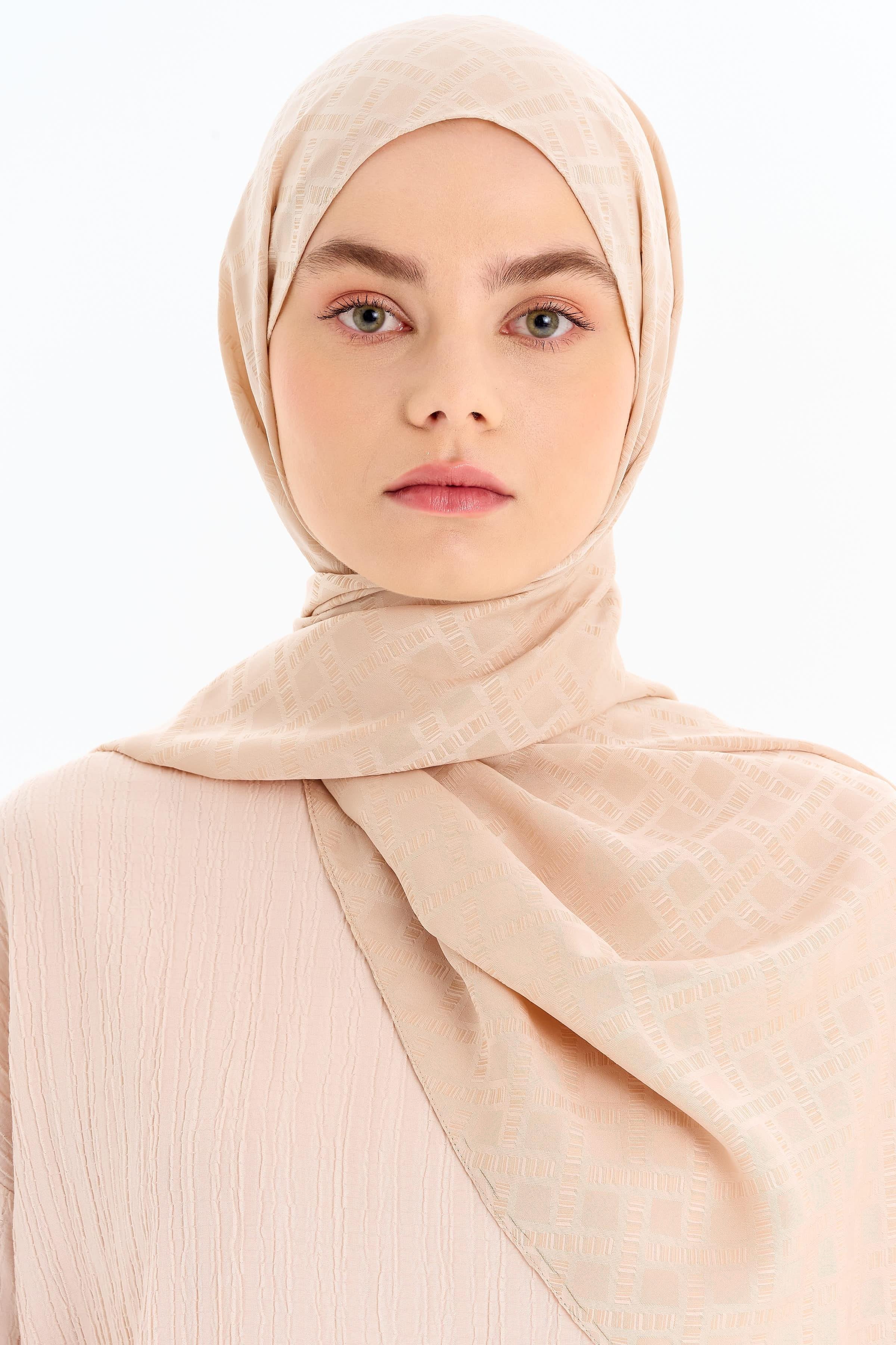 Kare Desen Capri Şal - Bej TUGBA