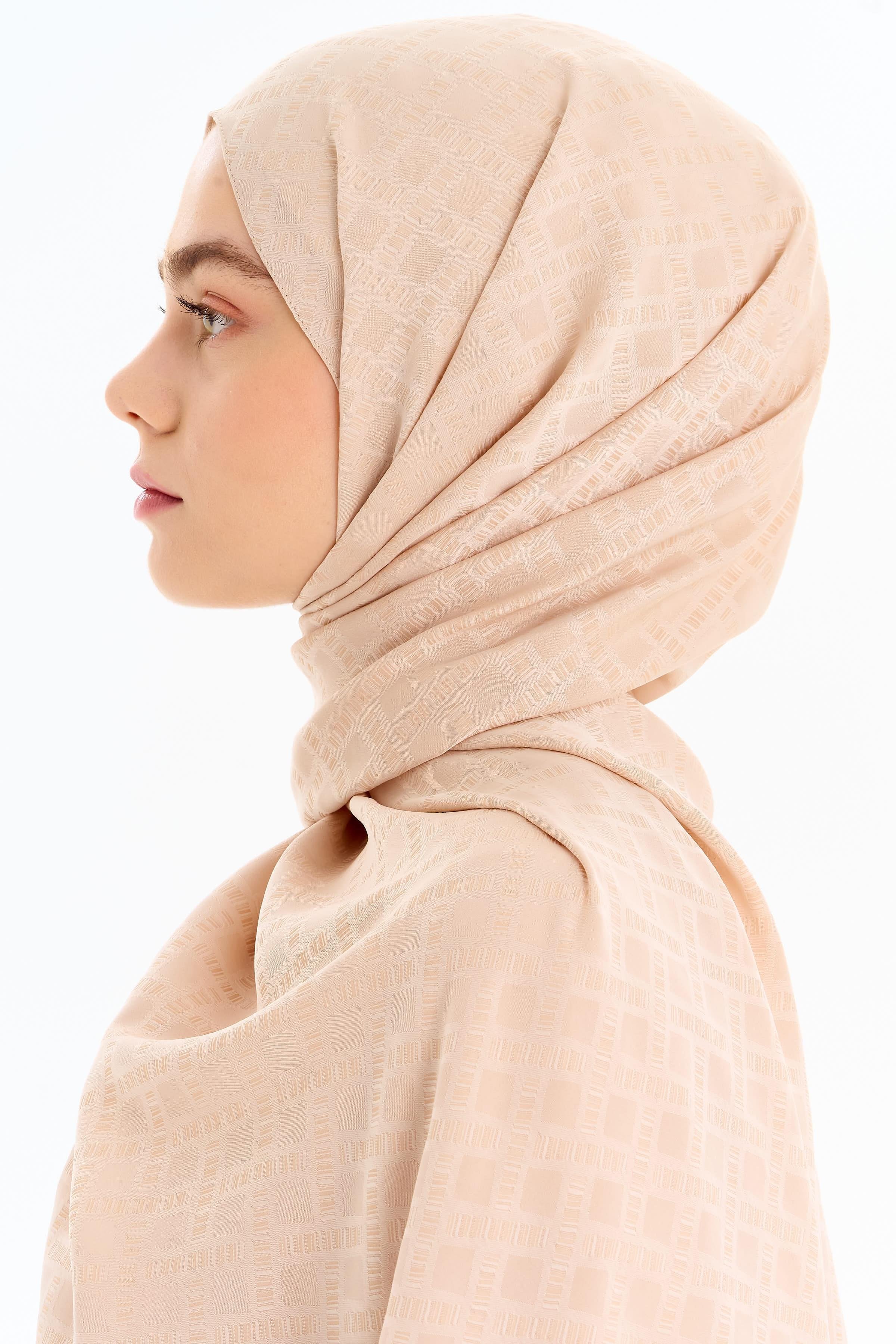 Kare Desen Capri Şal - Bej TUGBA