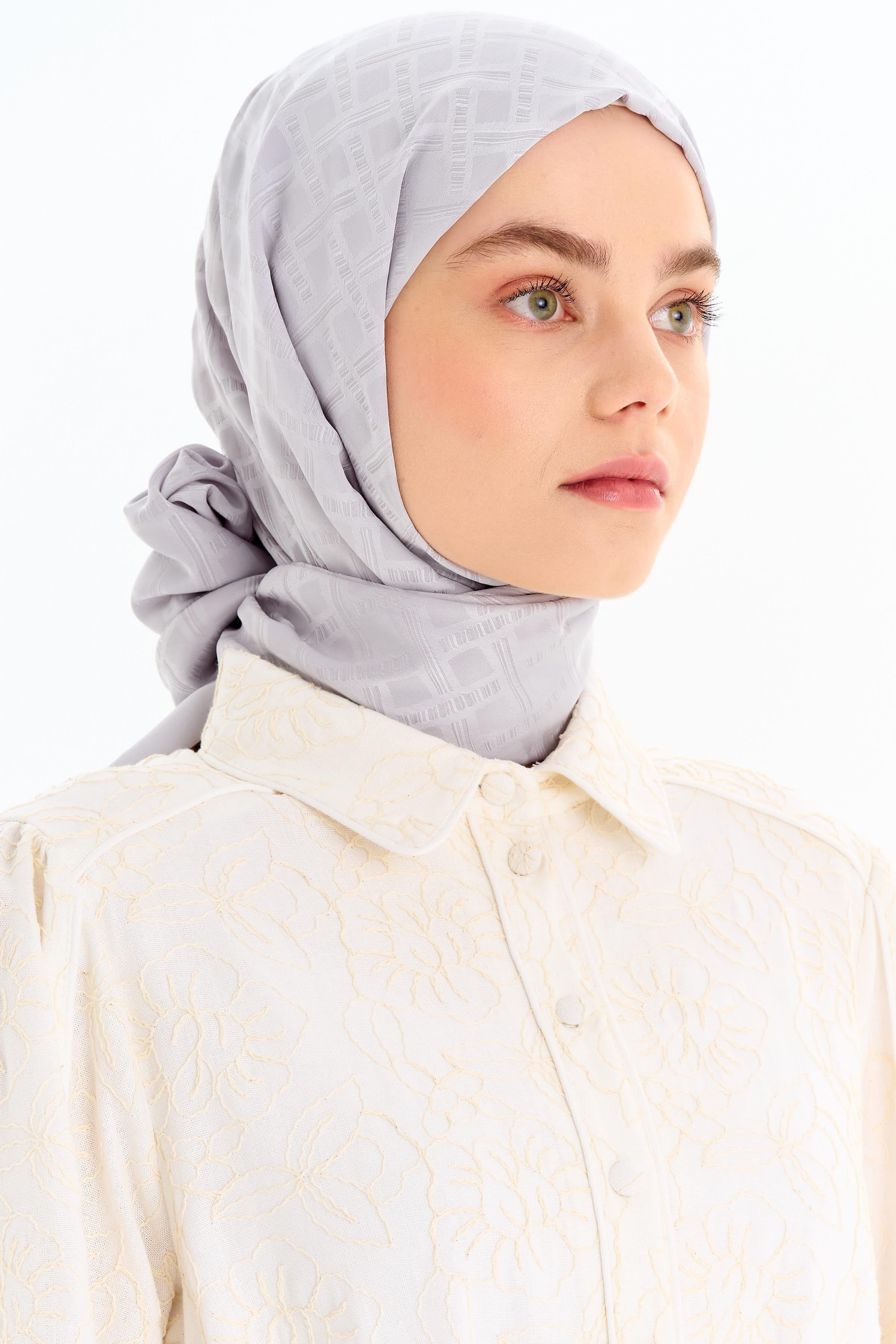 Kare Desen Capri Şal - Gri TUGBA