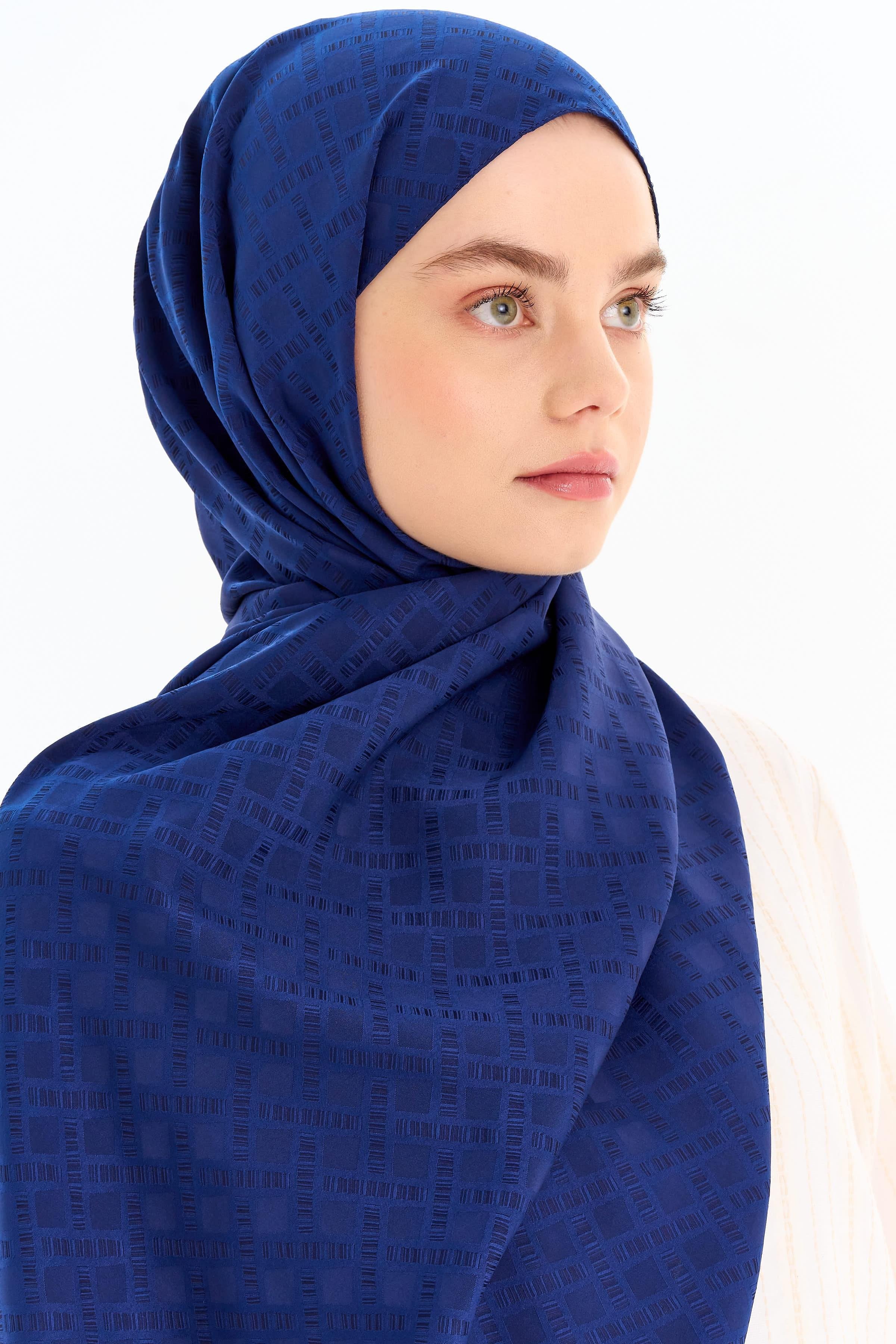 Kare Desen Capri Şal - Lacivert TUGBA