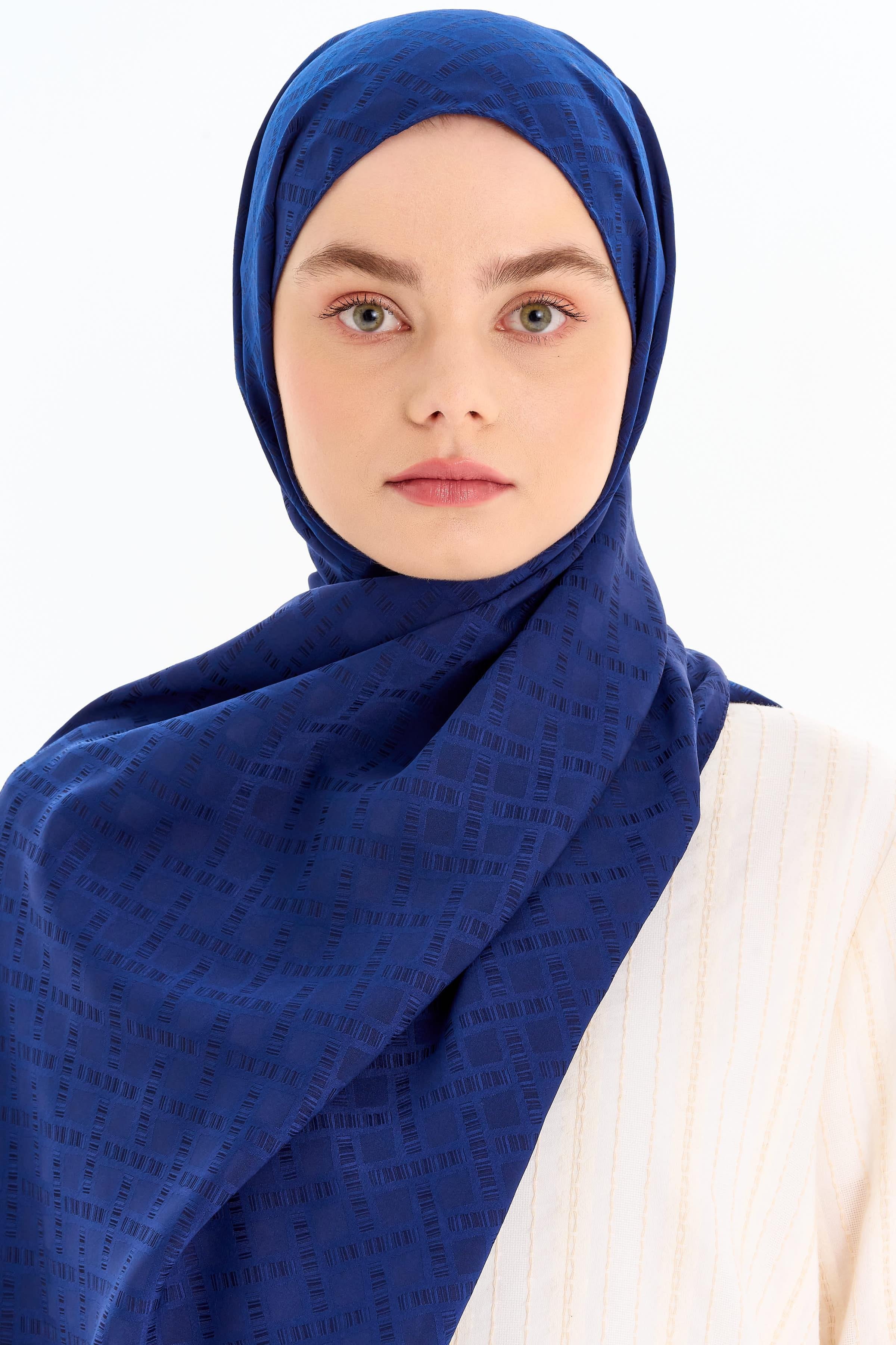 Kare Desen Capri Şal - Lacivert TUGBA