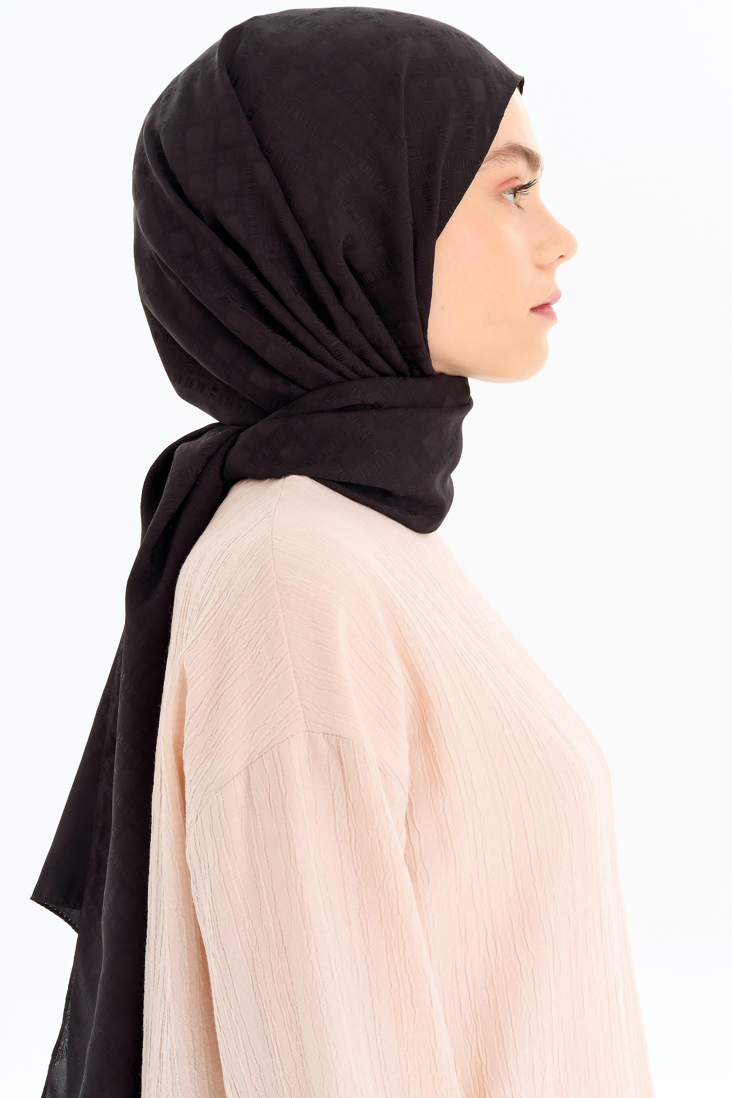 Kare Desen Capri Şal - Siyah TUGBA