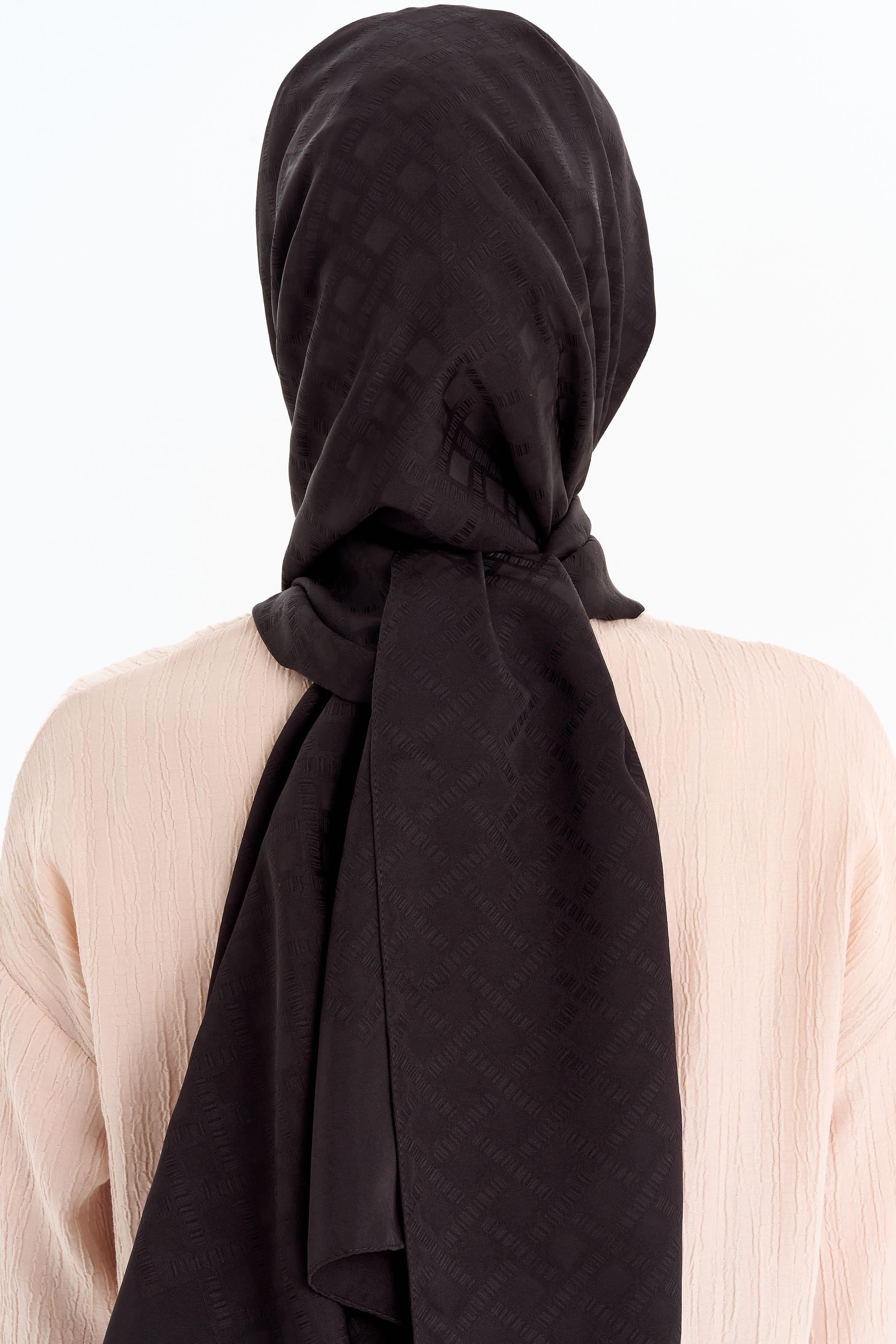 Kare Desen Capri Şal - Siyah TUGBA