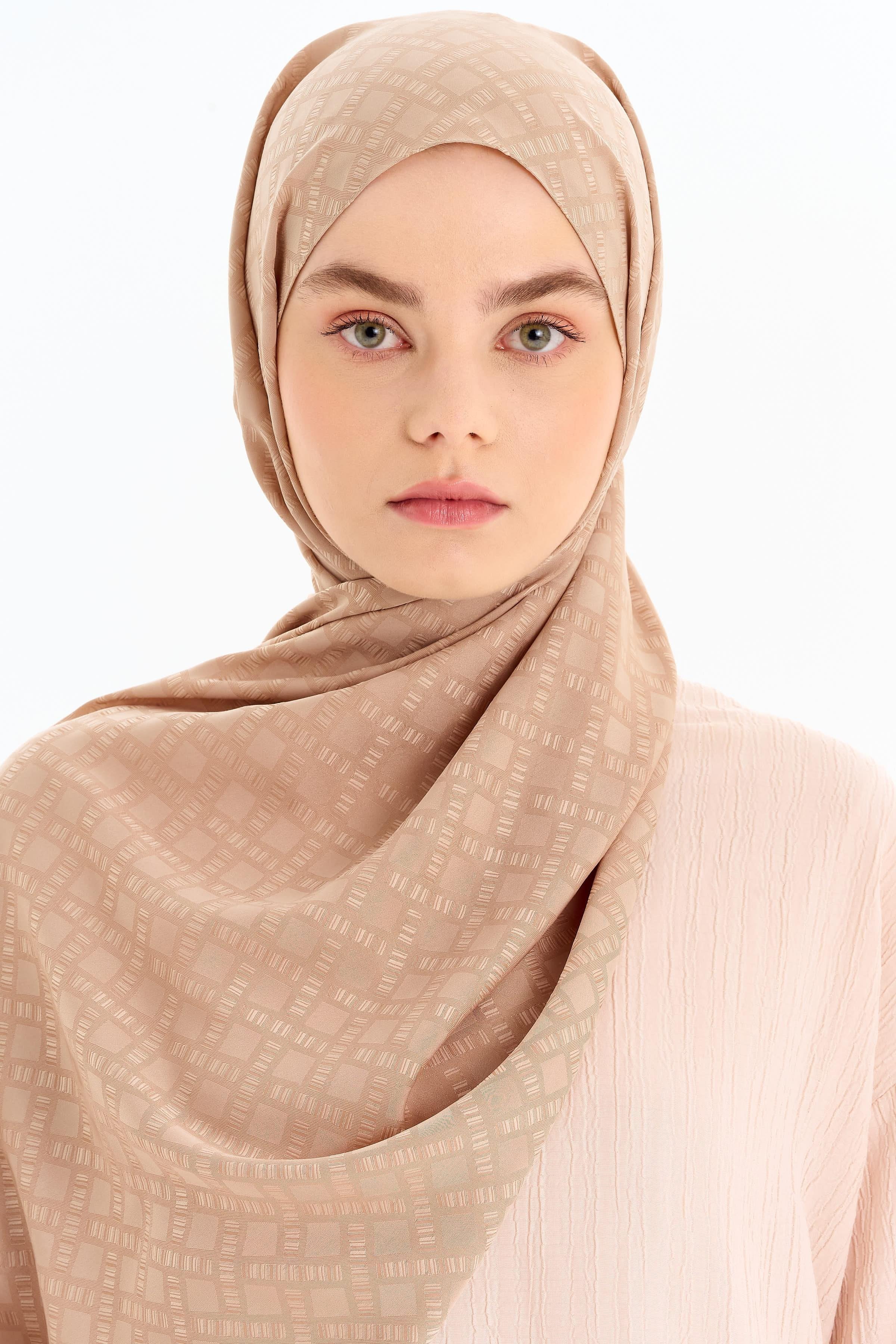 Kare Desen Capri Şal - Vizon TUGBA