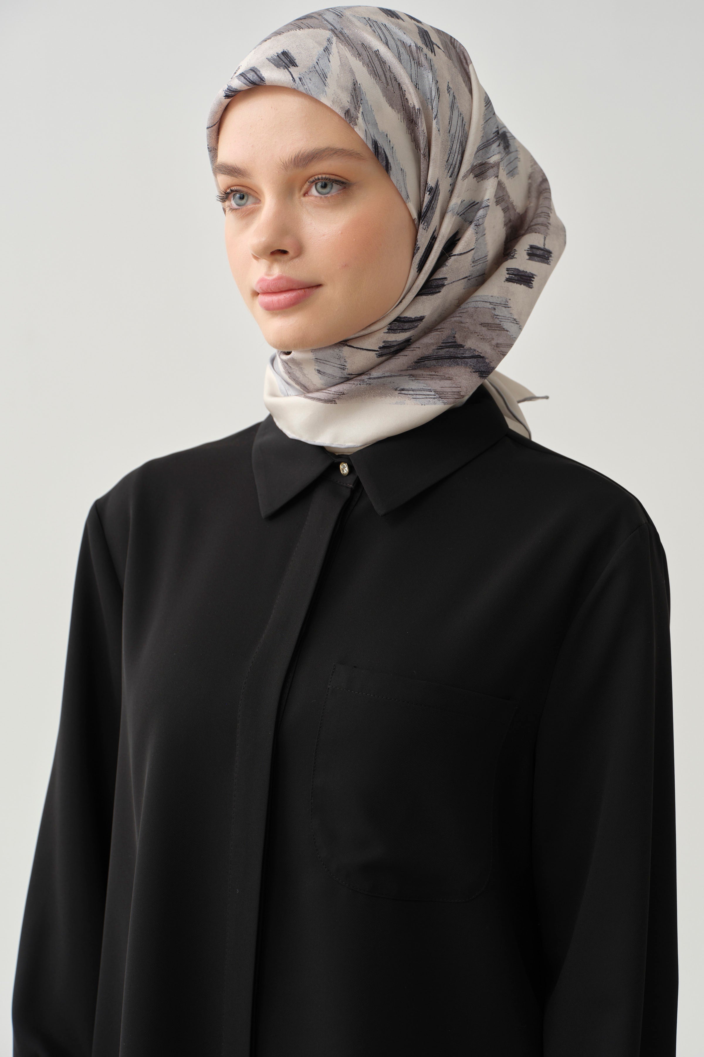 Cepli Düşük Kol Gömlek - Siyah TUGBA