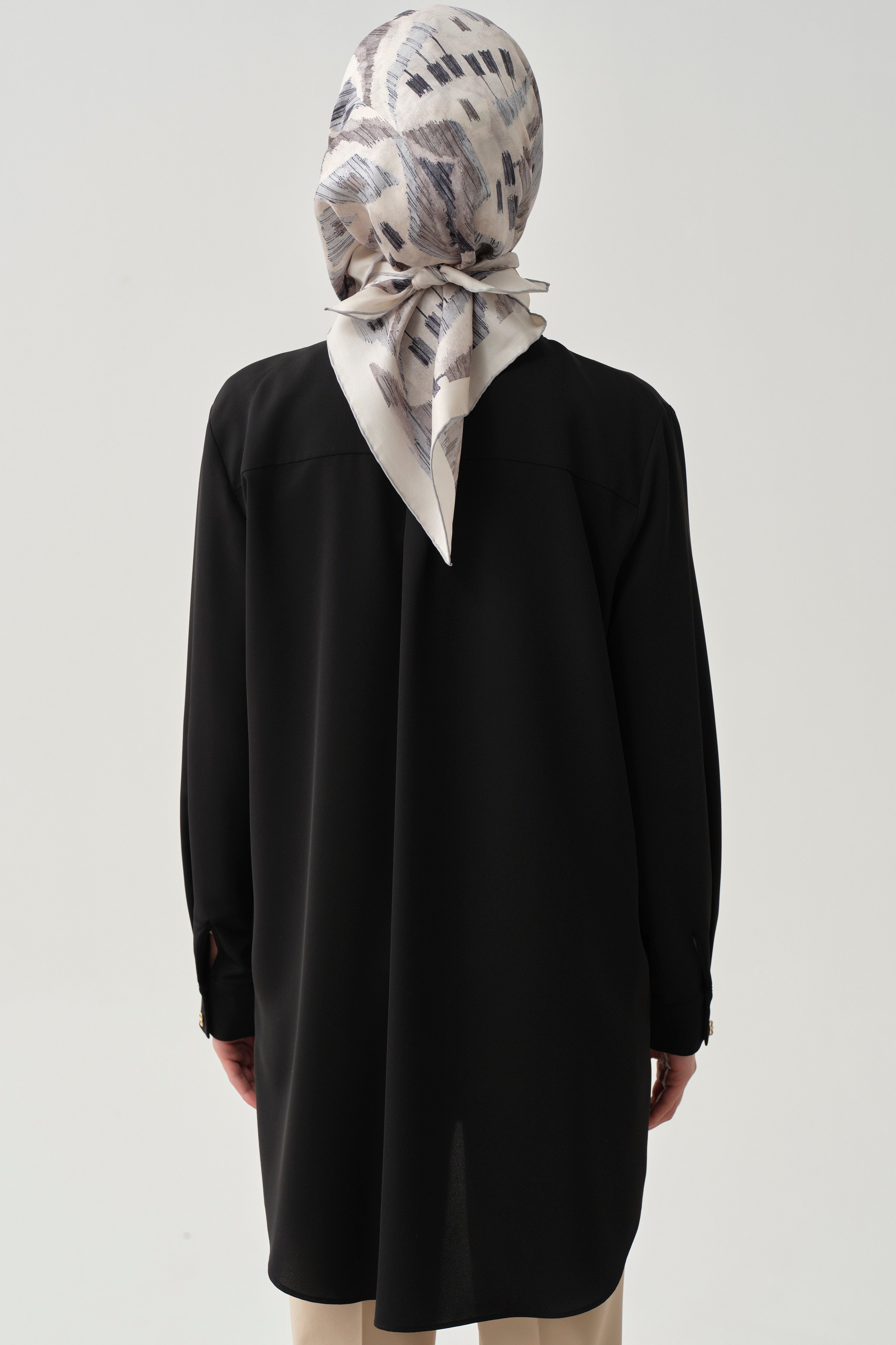 Cepli Düşük Kol Gömlek - Siyah TUGBA