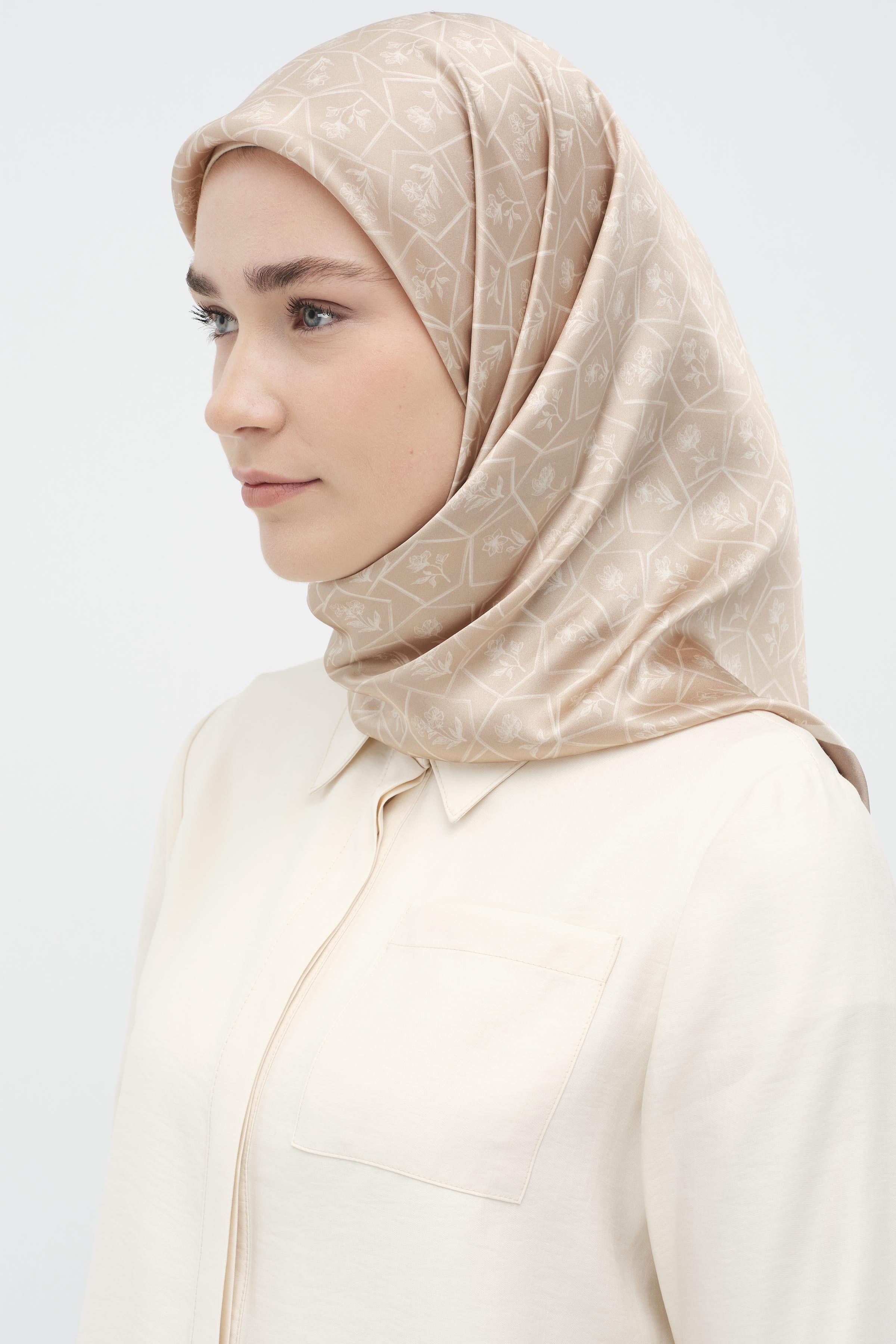 Çerçeveli Sura İpek Eşarp - Açık Kahve TUGBA