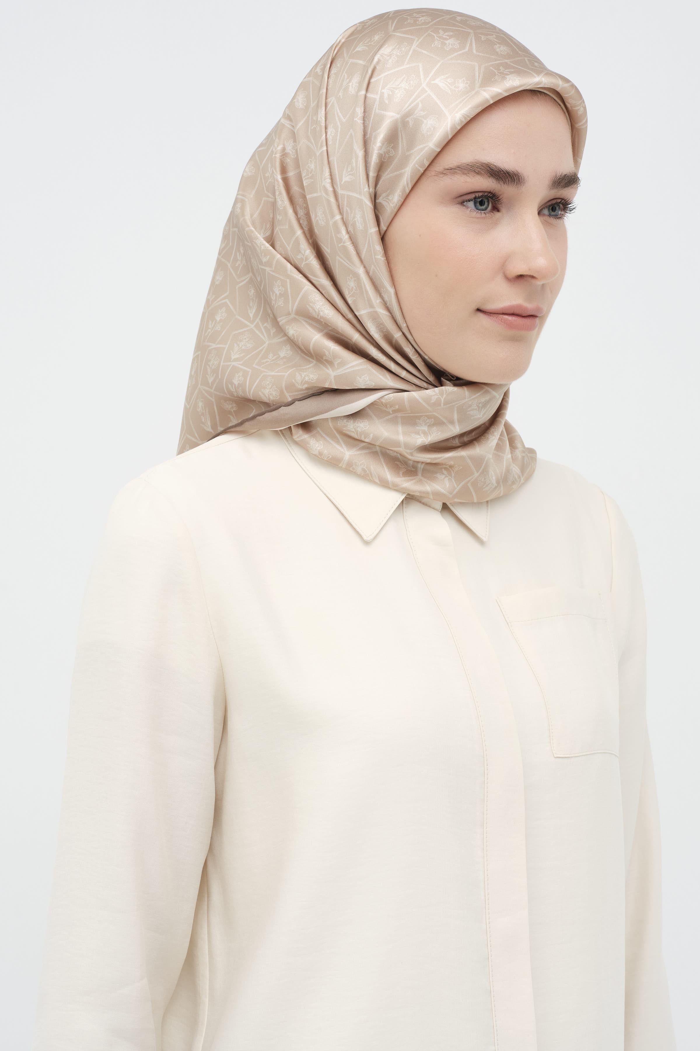 Çerçeveli Sura İpek Eşarp - Açık Kahve TUGBA