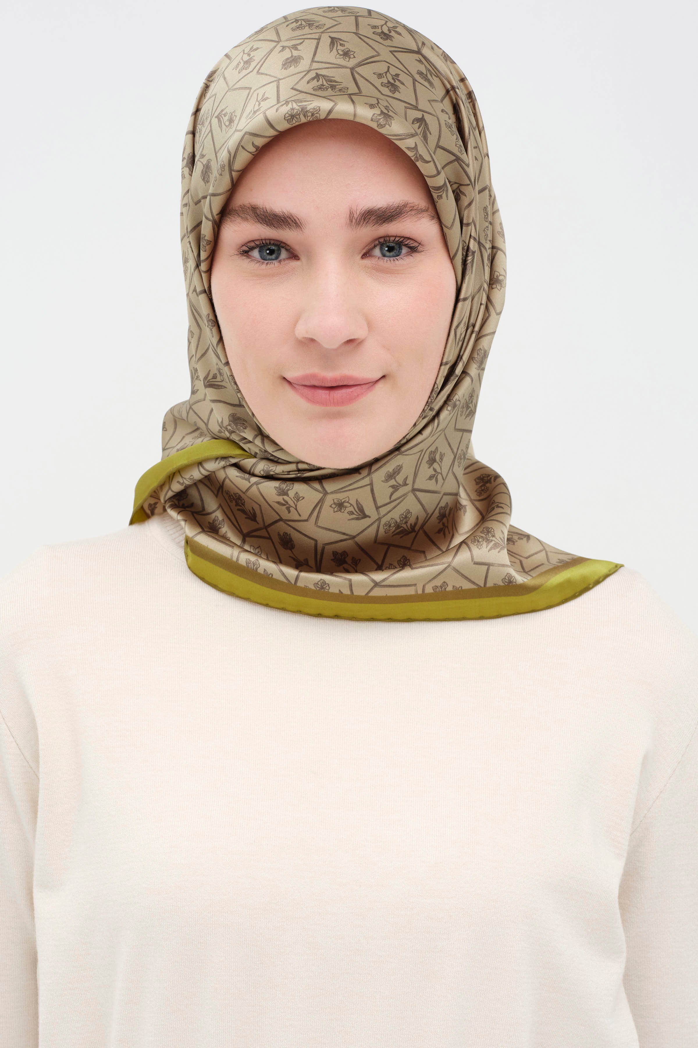 Çerçeveli Sura İpek Eşarp - Çağla TUGBA