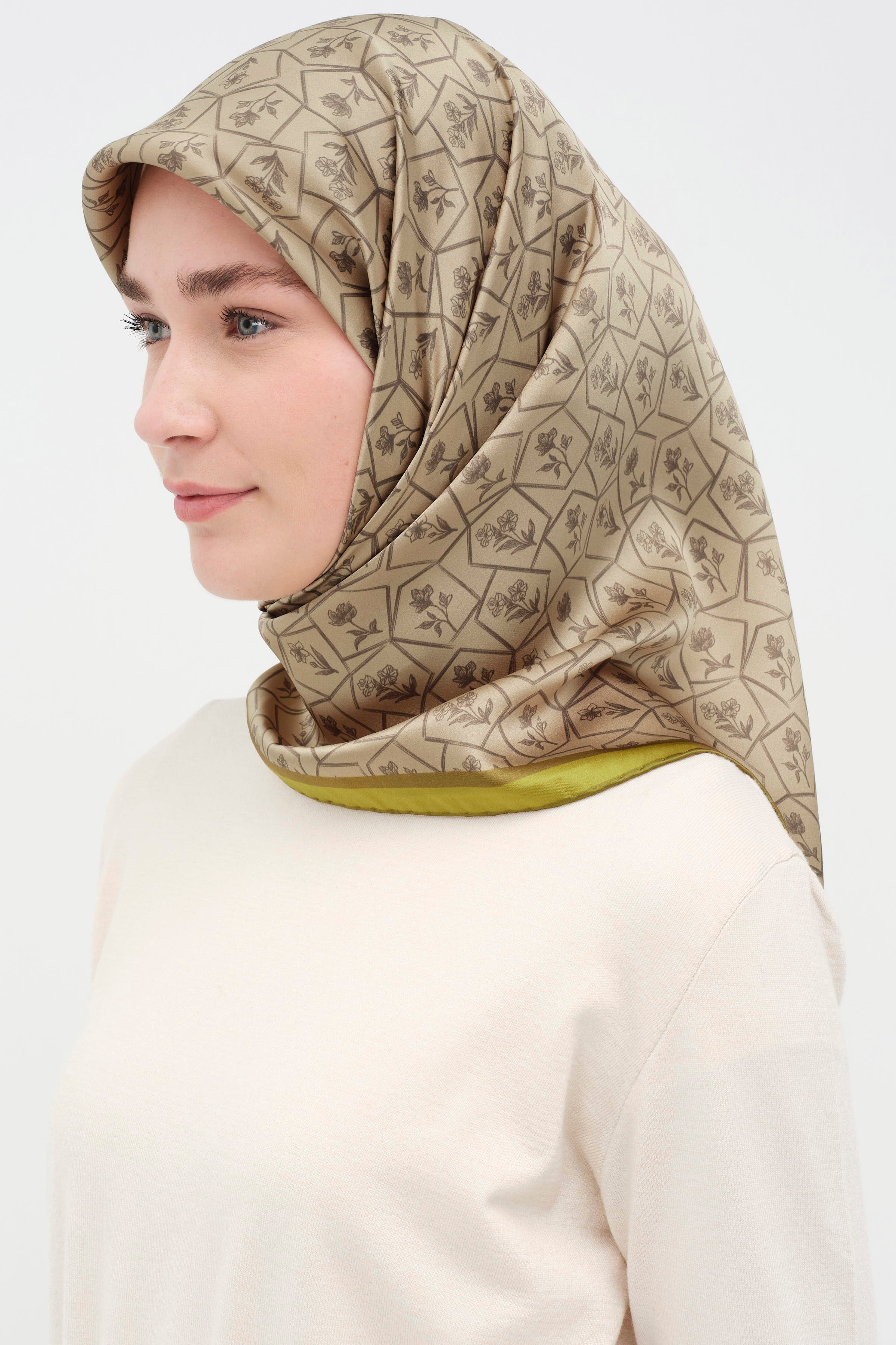 Çerçeveli Sura İpek Eşarp - Çağla TUGBA