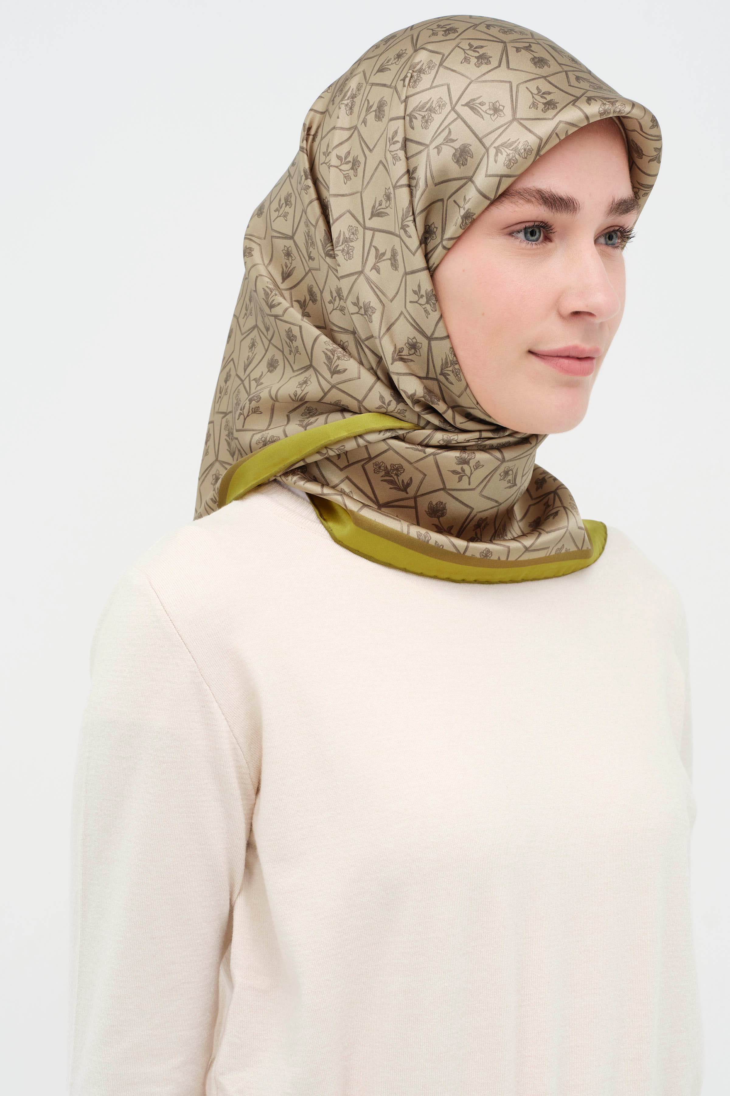 Çerçeveli Sura İpek Eşarp - Çağla TUGBA