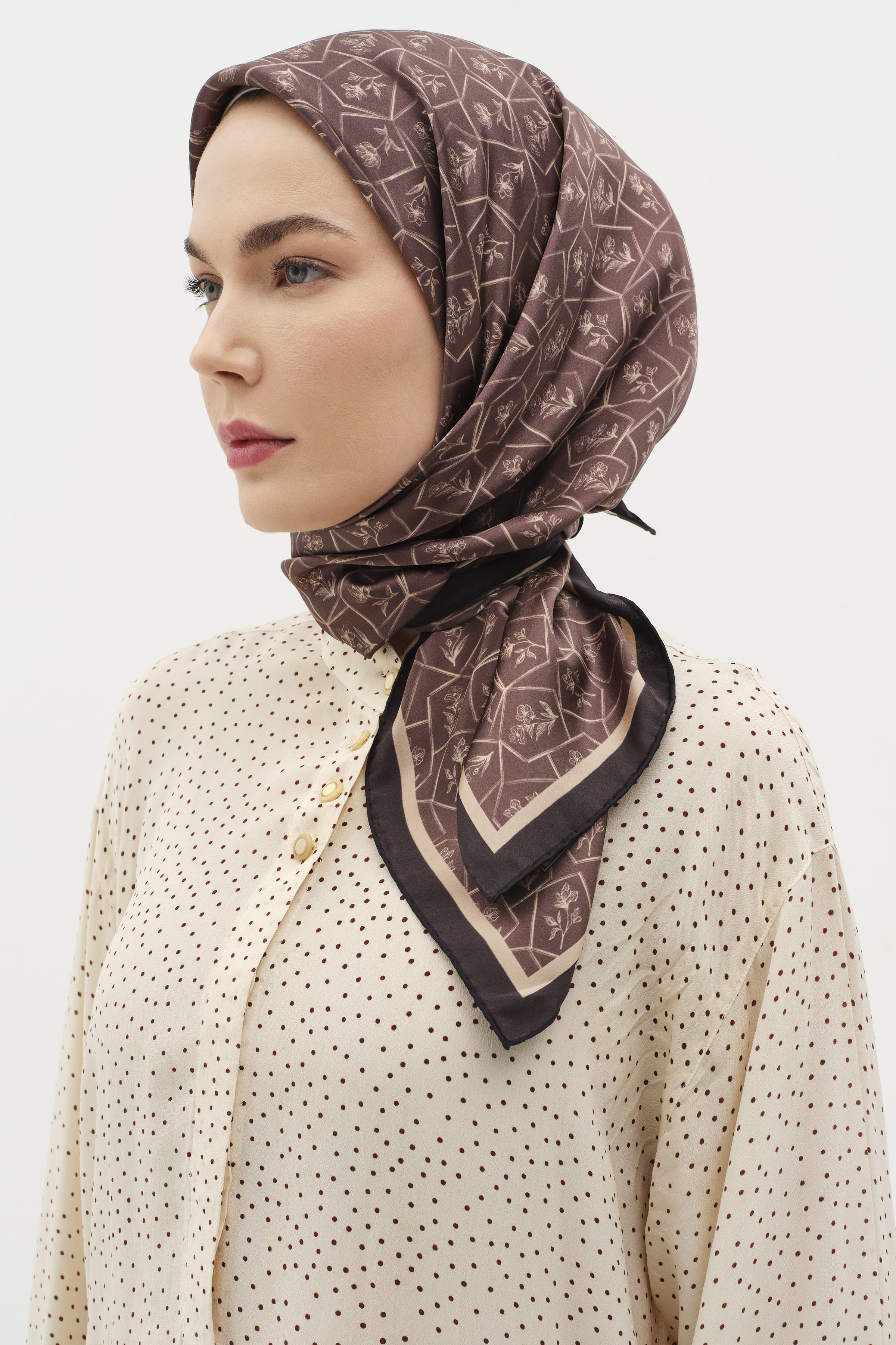 Çerçeveli Sura İpek Eşarp - Kahve TUGBA