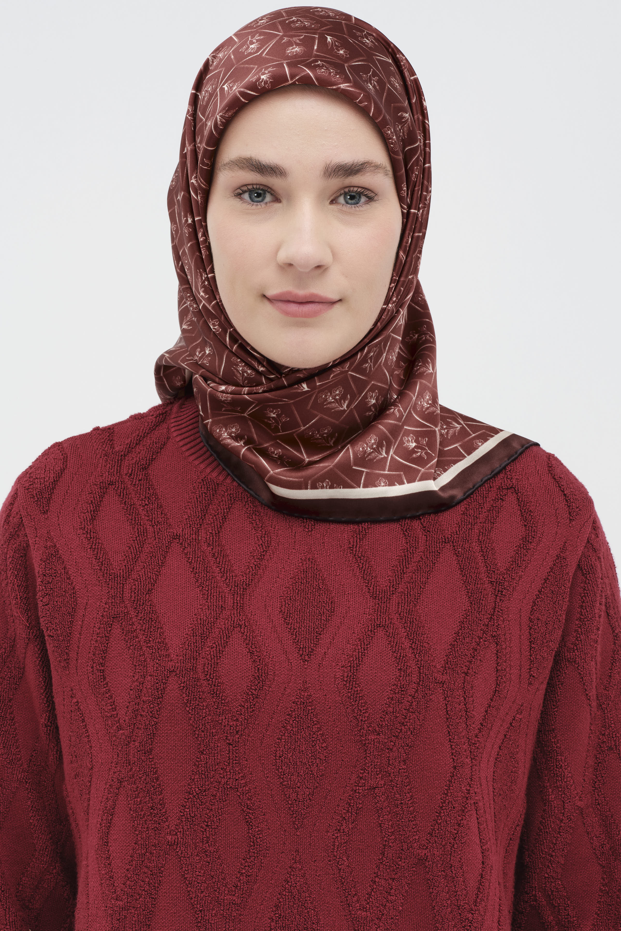 Çerçeveli Sura İpek Eşarp - Kırmızı TUGBA