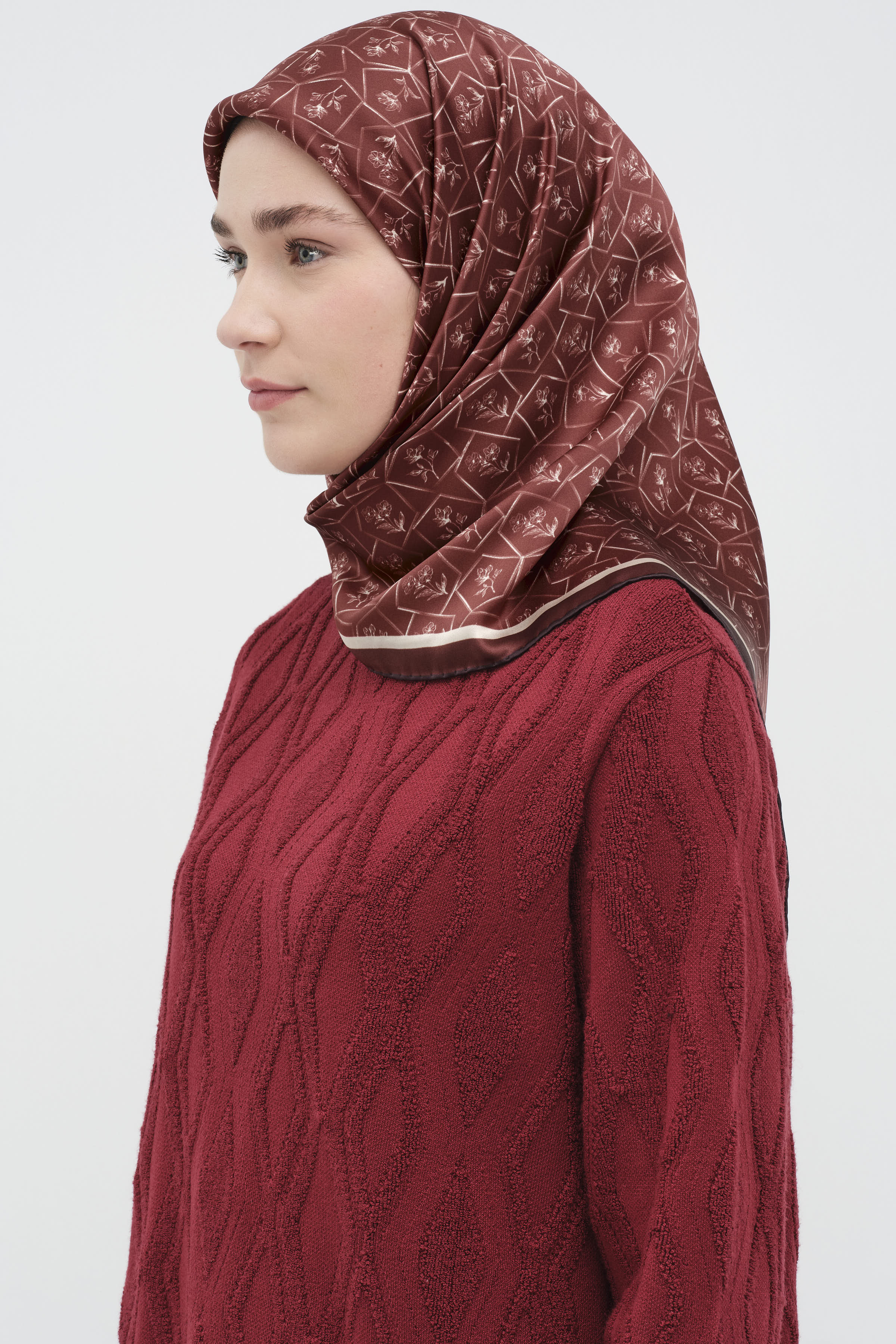 Çerçeveli Sura İpek Eşarp - Kırmızı TUGBA