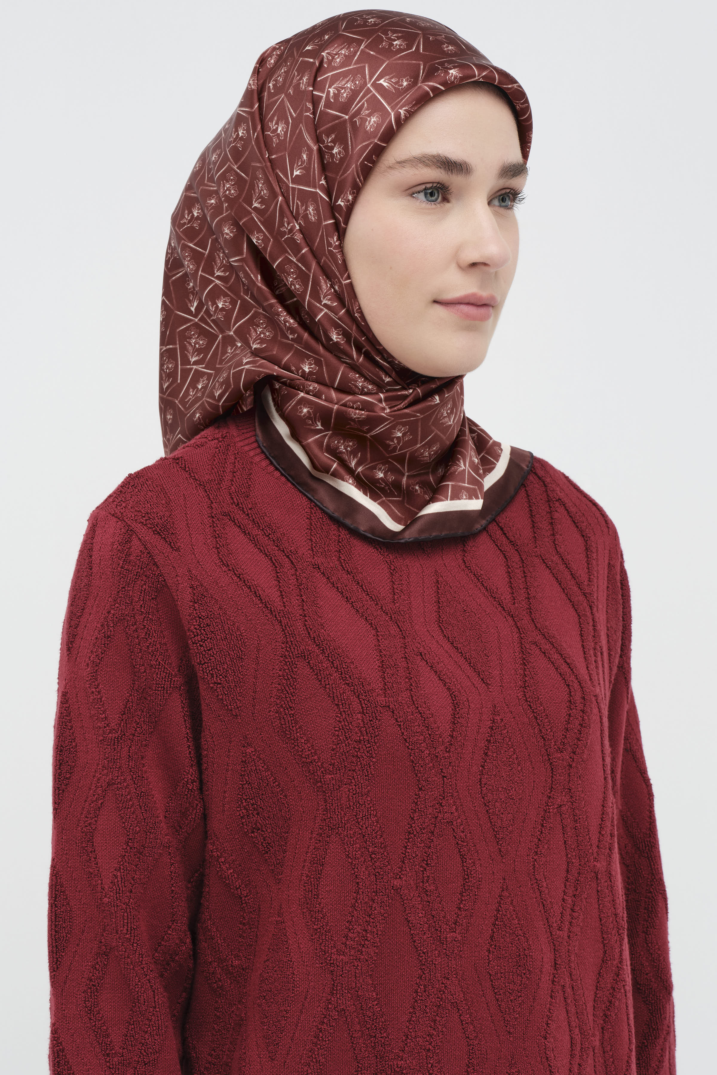 Çerçeveli Sura İpek Eşarp - Kırmızı TUGBA