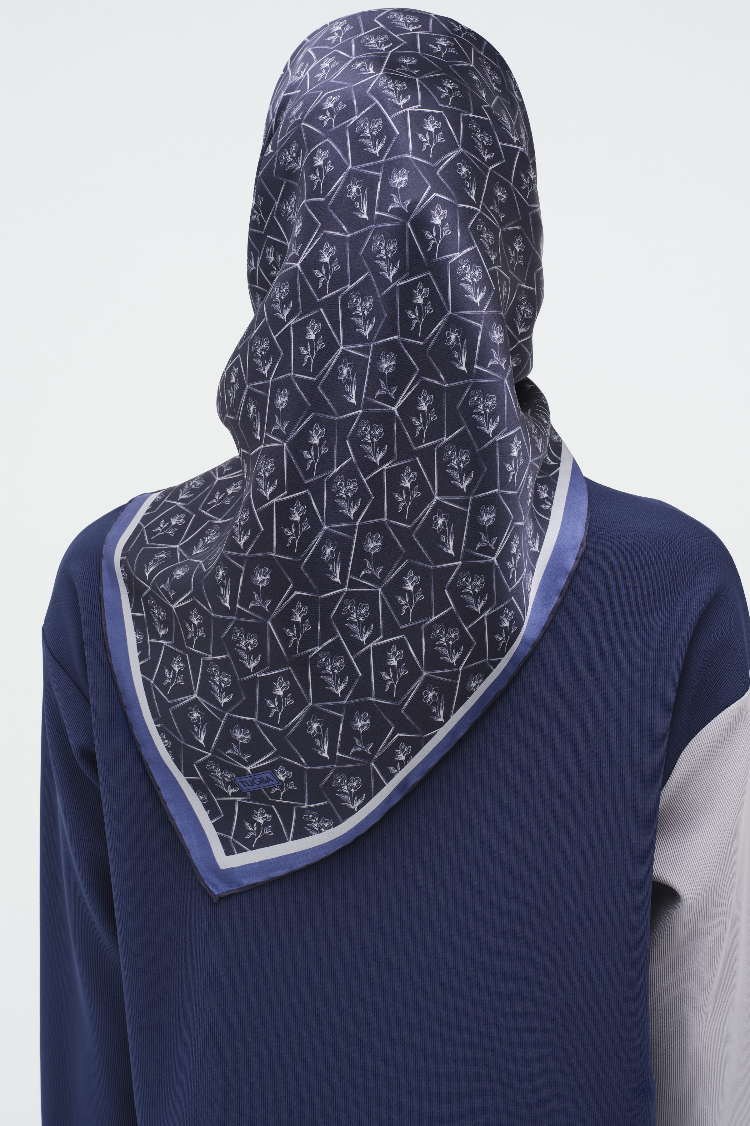 Çerçeveli Sura İpek Eşarp - Lacivert TUGBA