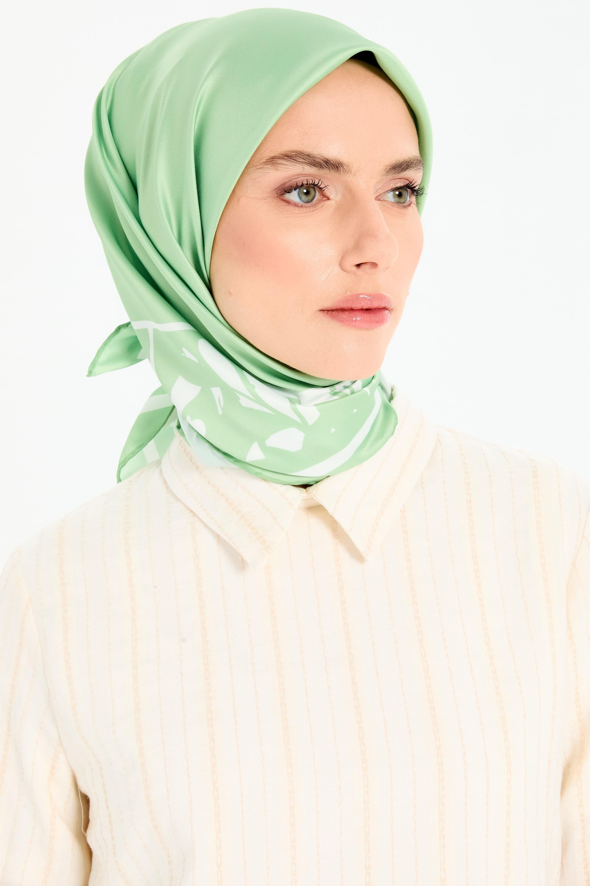 Çiçek Çerçeve Desenli Stil Eşarp - Açık Yeşil TUGBA