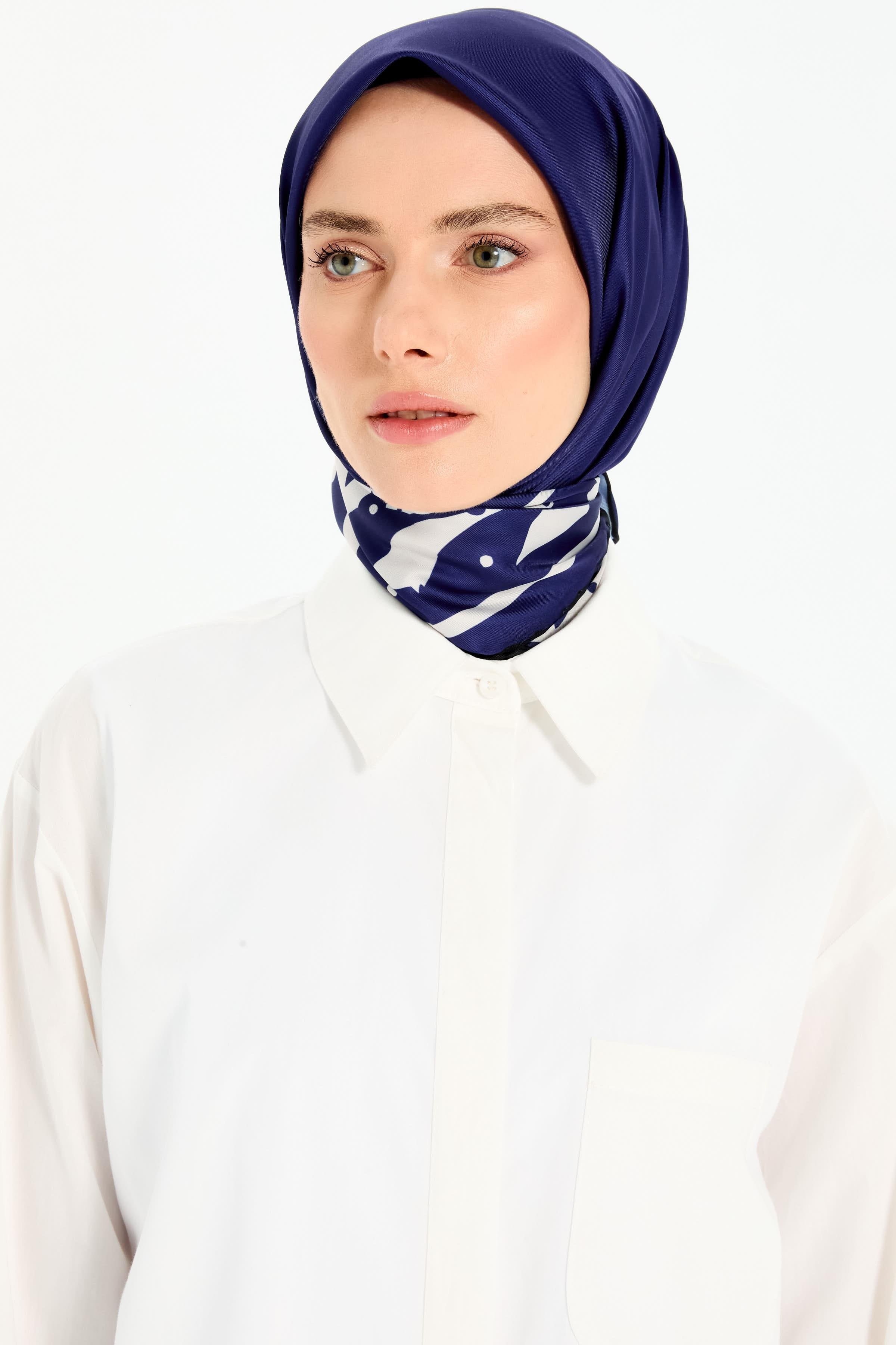 Çiçek Çerçeve Desenli Stil Eşarp - Lacivert TUGBA