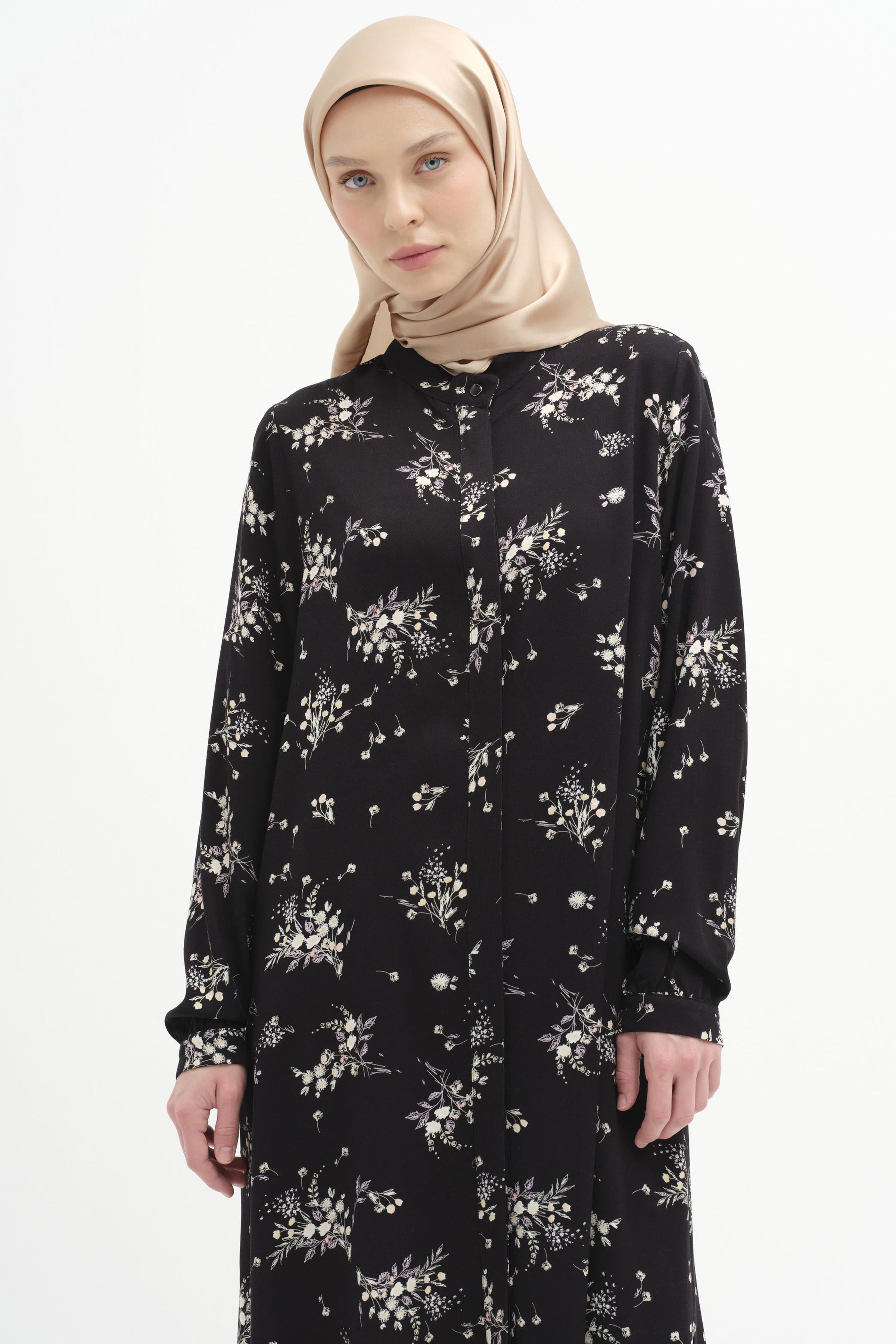 Çiçek Desenli Hakim Yaka Tunik - Siyah TUGBA