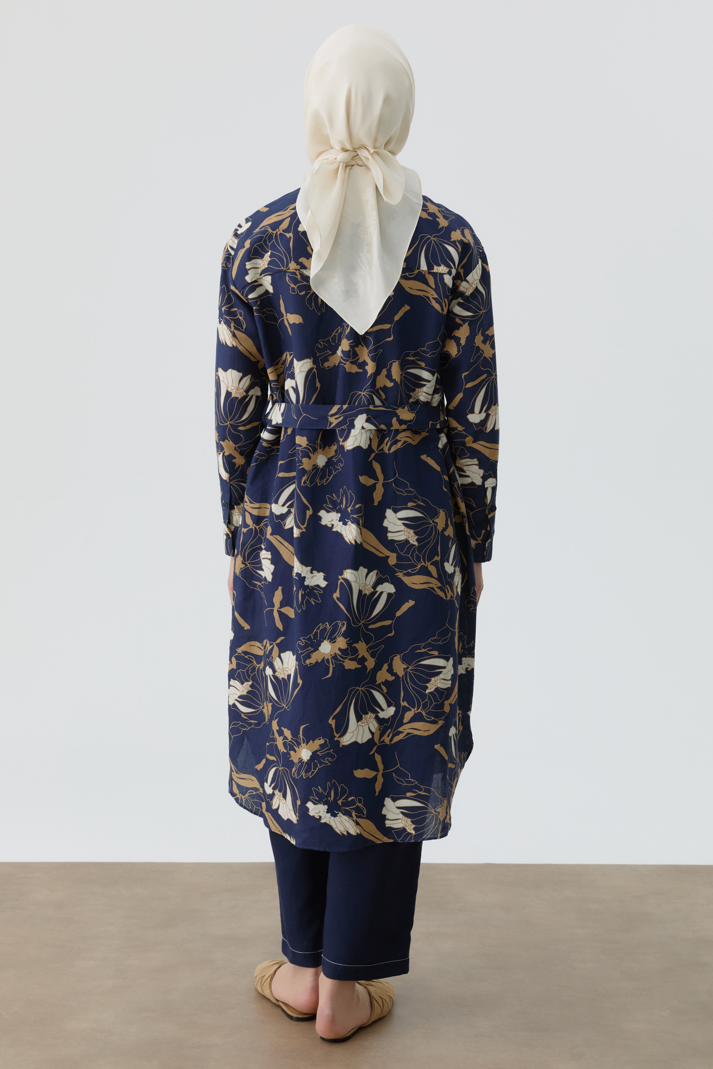 Çiçek Desenli Kemerli Tunik - Lacivert TUGBA