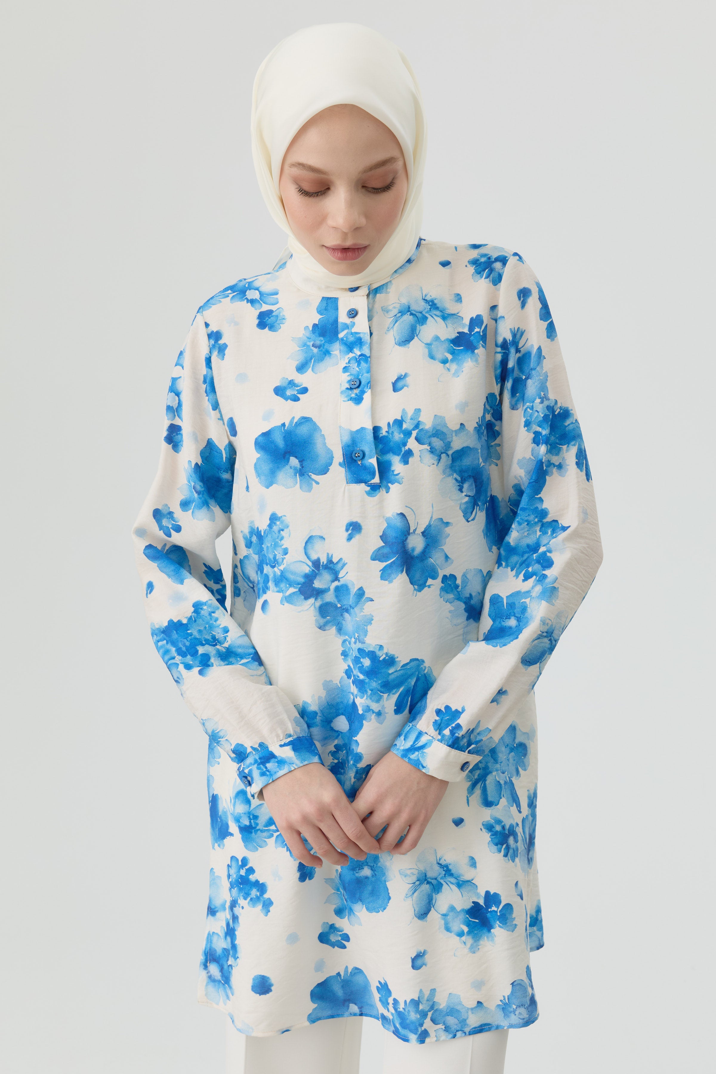 Çiçek Desenli Yırtmaçlı Tunik - Mavi TUGBA