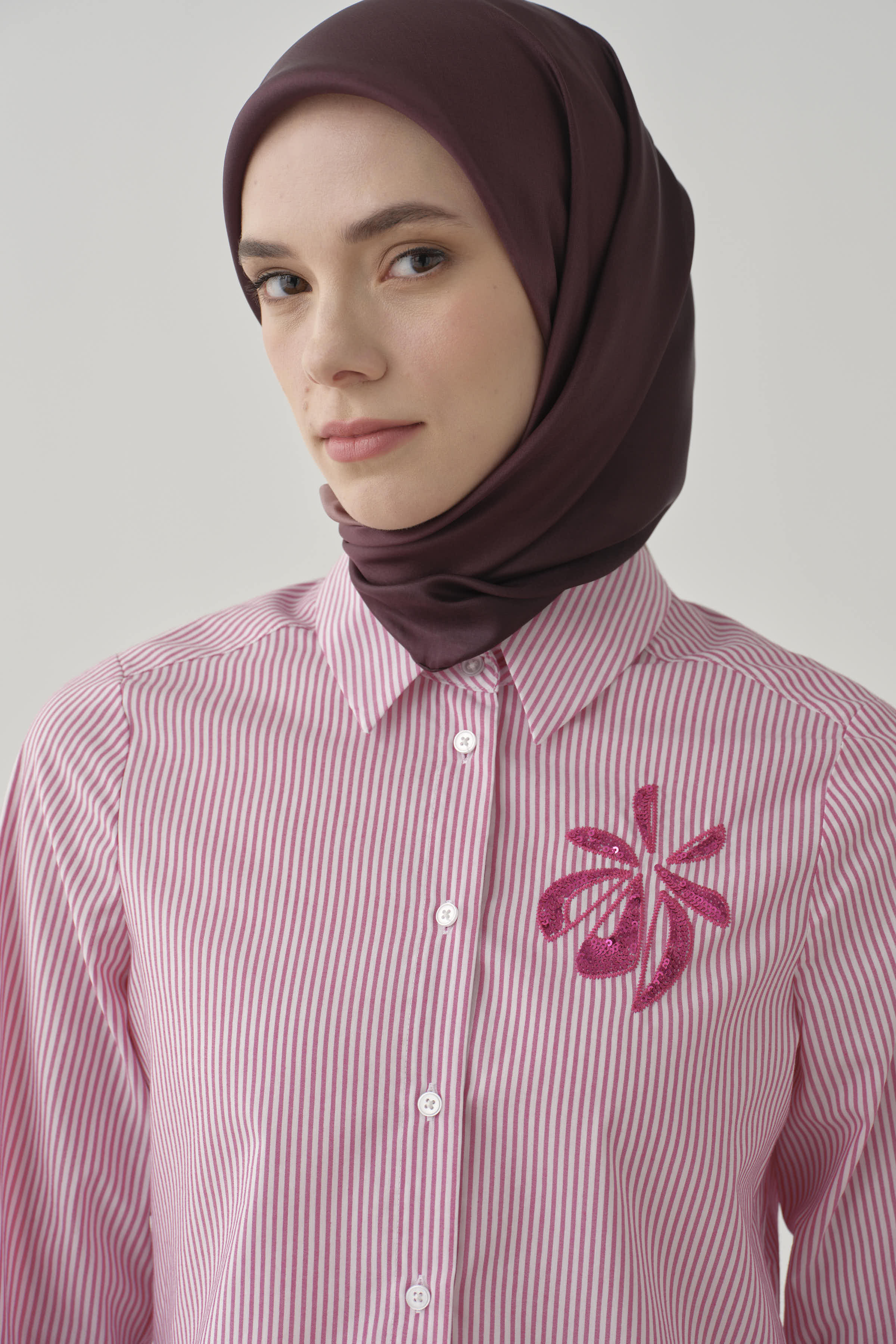 Çiçek Nakışlı Çizgili Gömlek - Fuşya TUGBA