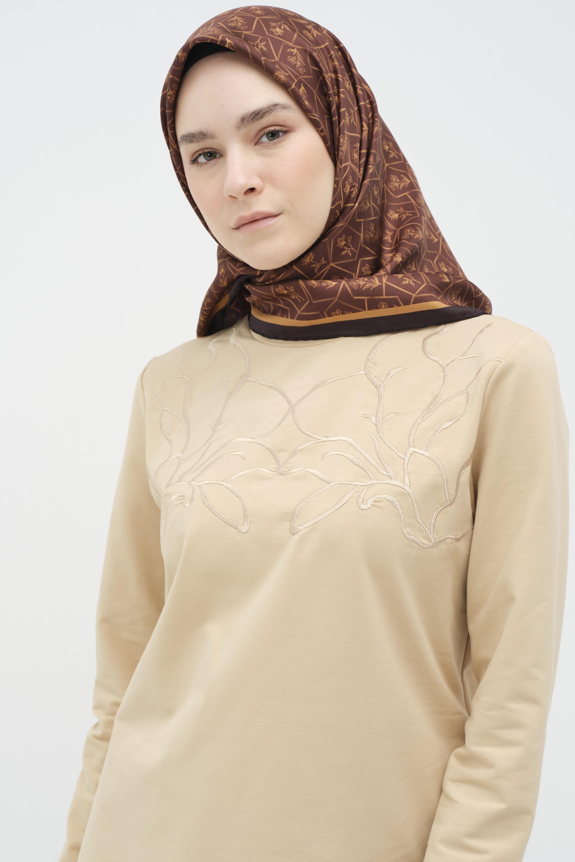 Çiçek Nakışlı Örme Bluz - Bej TUGBA