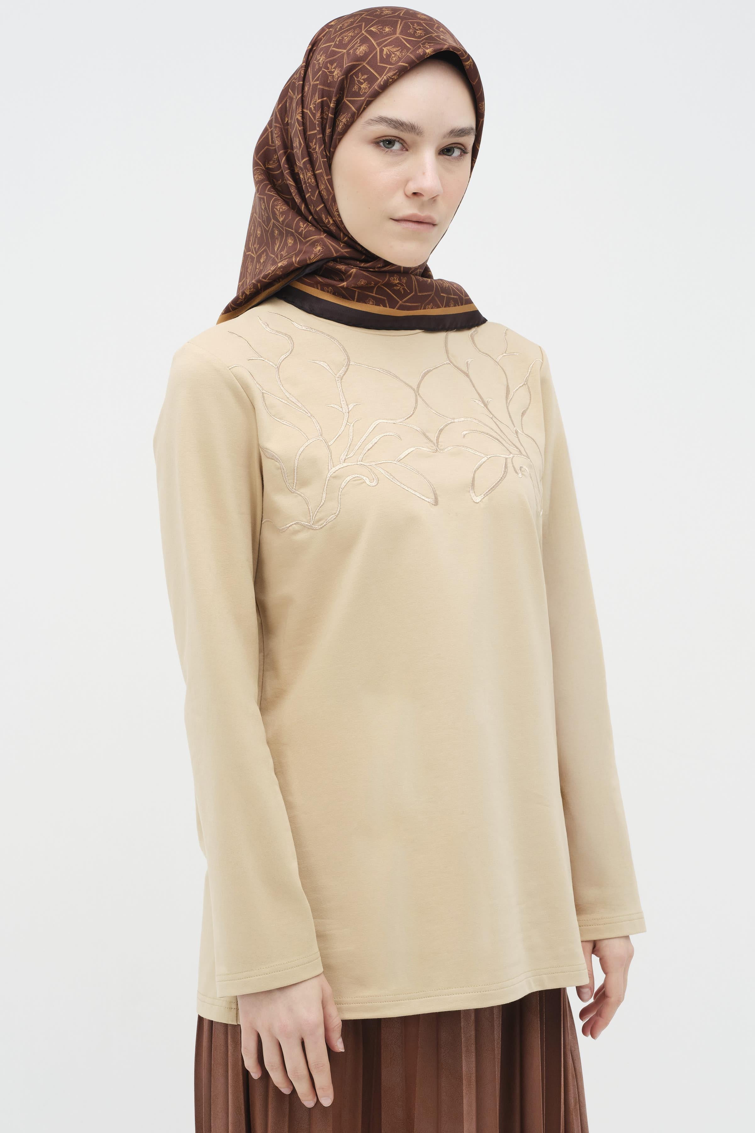 Çiçek Nakışlı Örme Bluz - Bej TUGBA