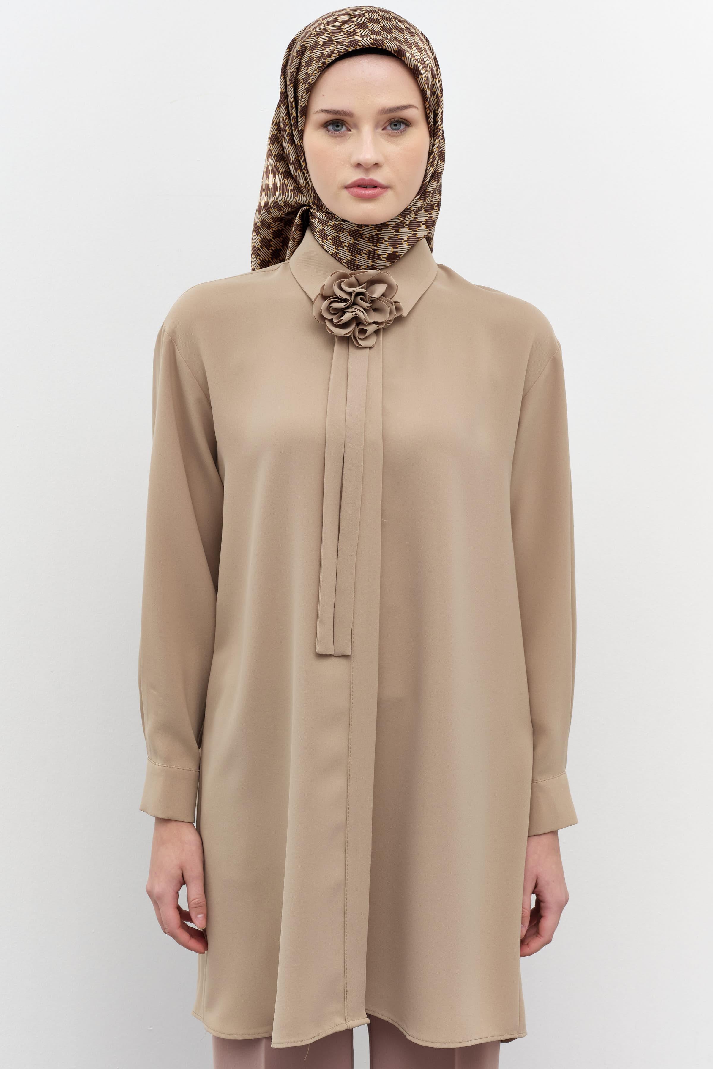 Çiçekli Kravat Detaylı Tunik - Vizon TUGBA