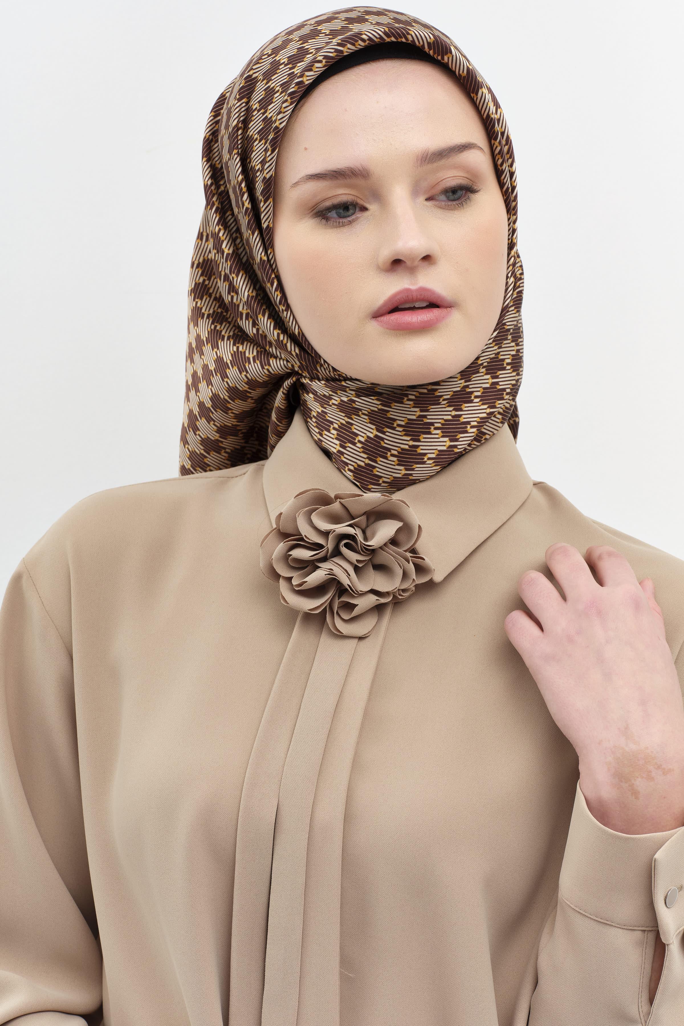 Çiçekli Kravat Detaylı Tunik - Vizon TUGBA