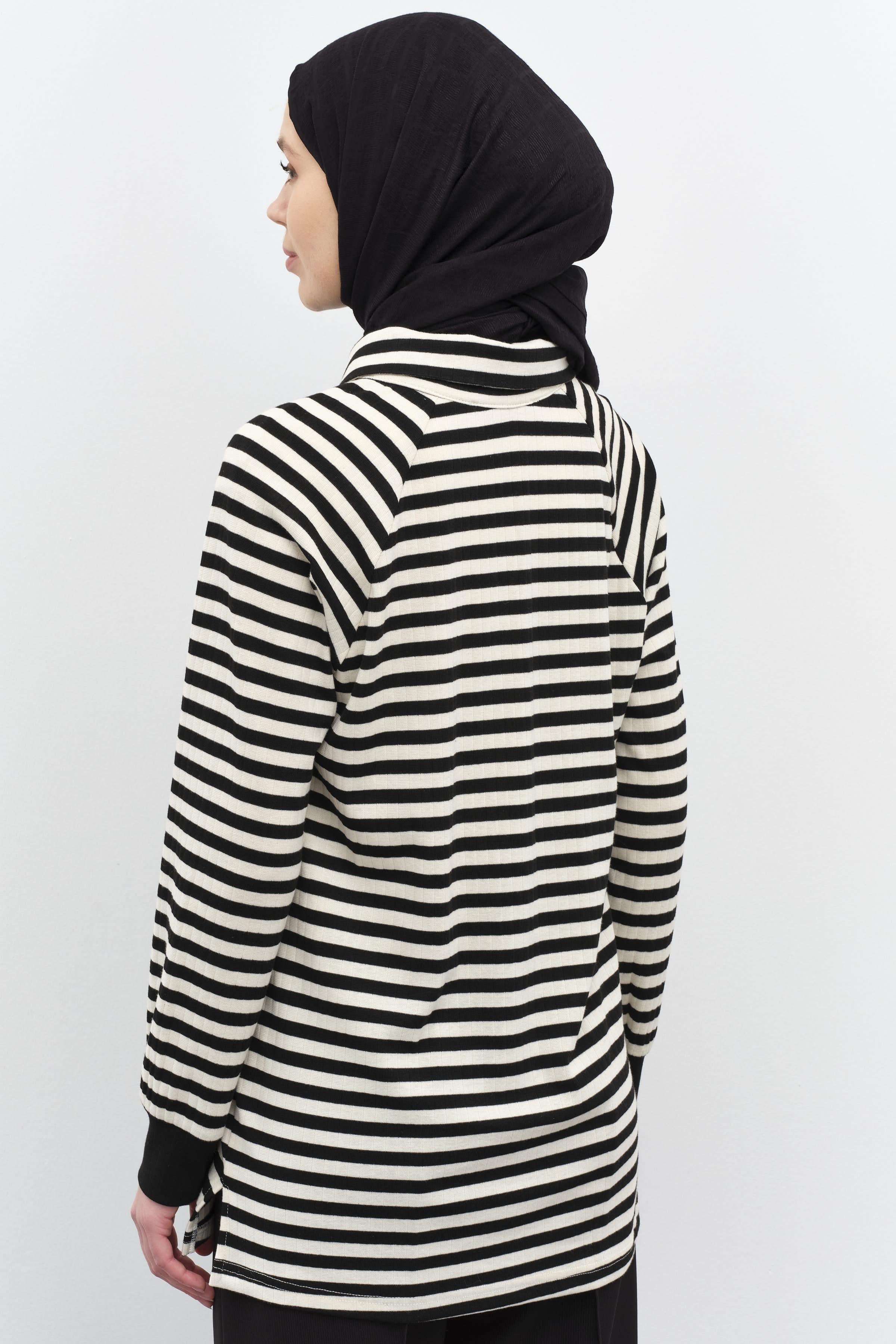 Çizgili Balıkçı Yaka Örme Sweat - Siyah TUGBA