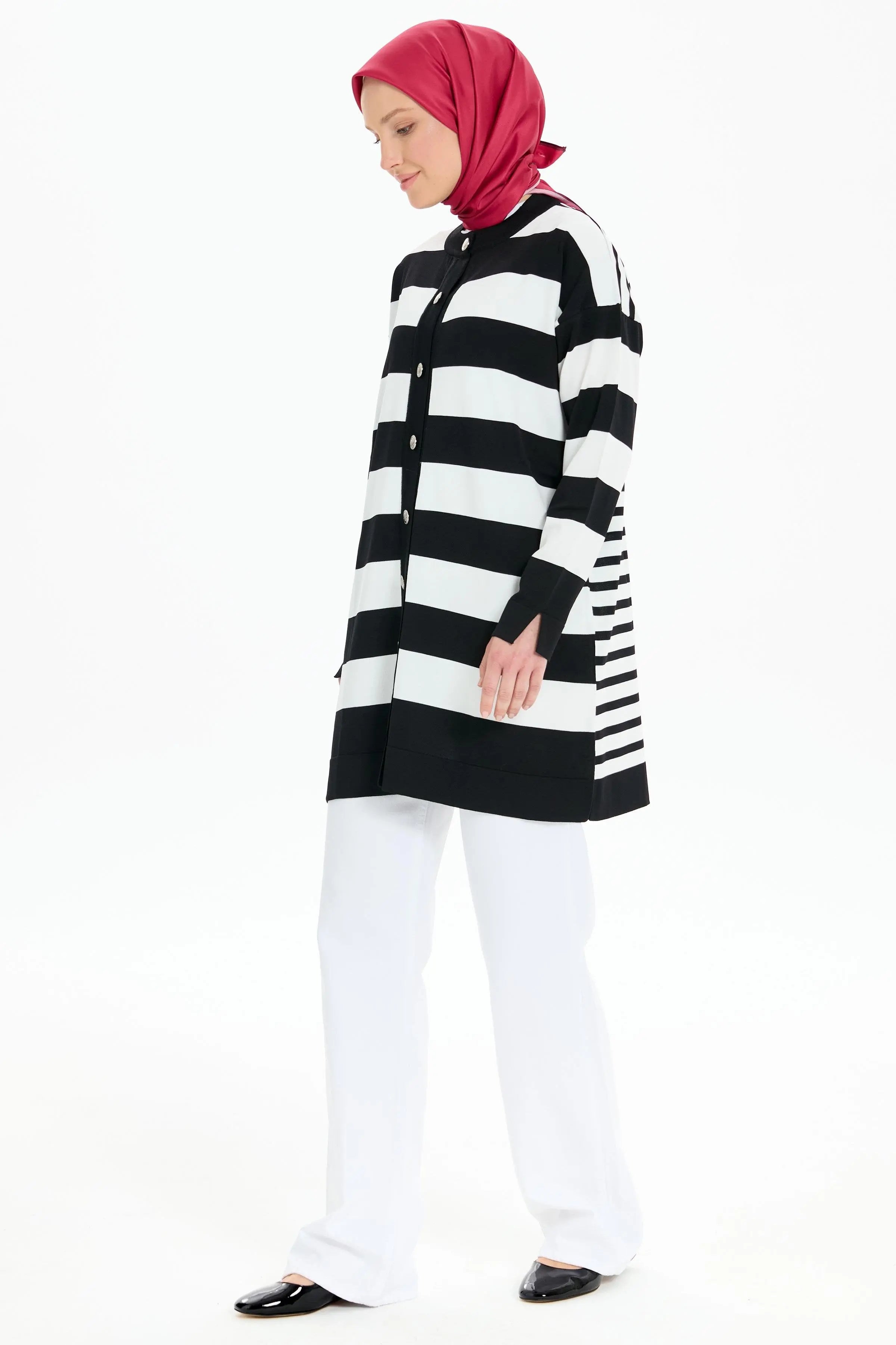 Çizgili Düğme Kapamalı Hırka - Siyah TUGBA