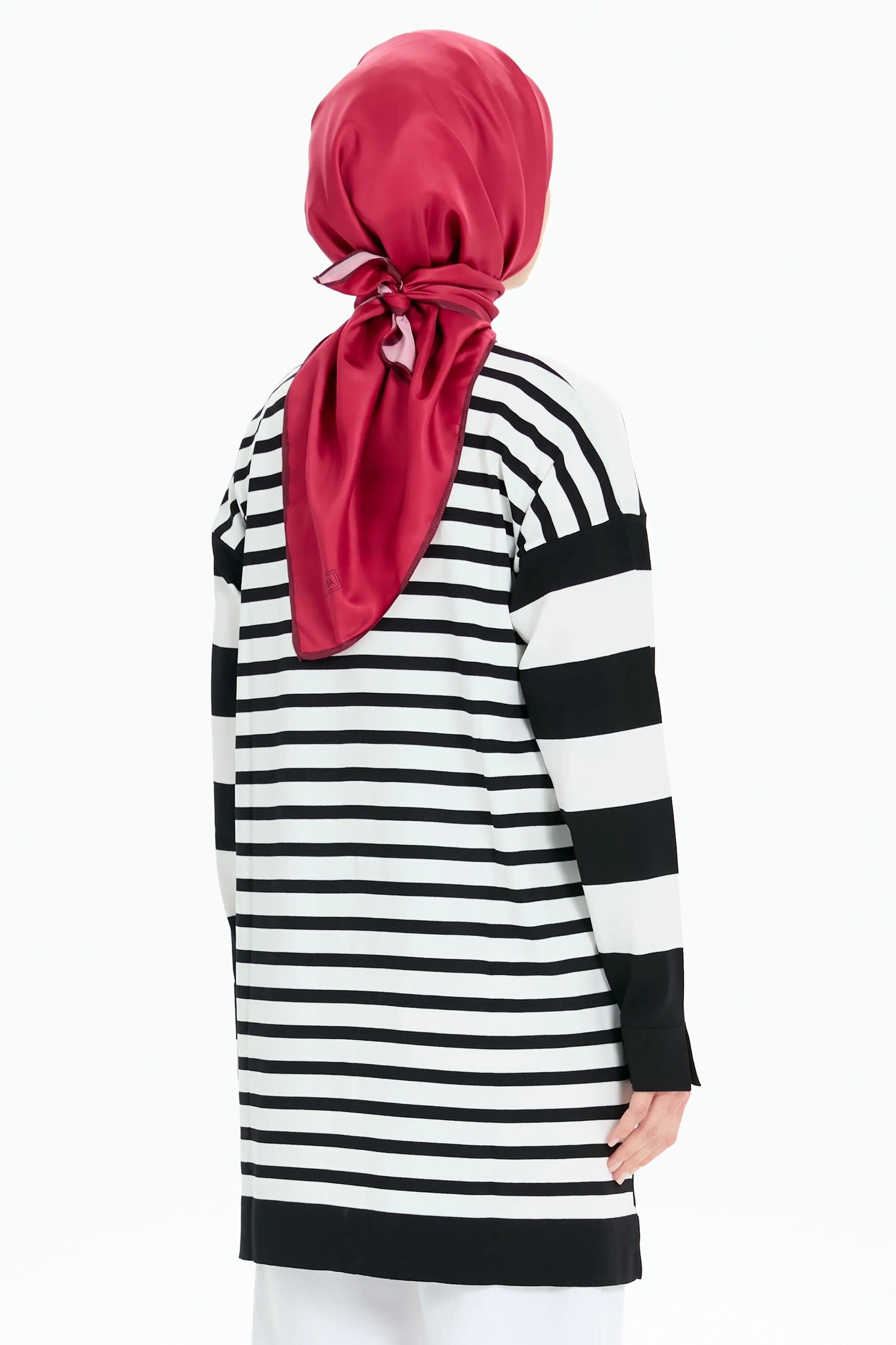 Çizgili Düğme Kapamalı Hırka - Siyah TUGBA