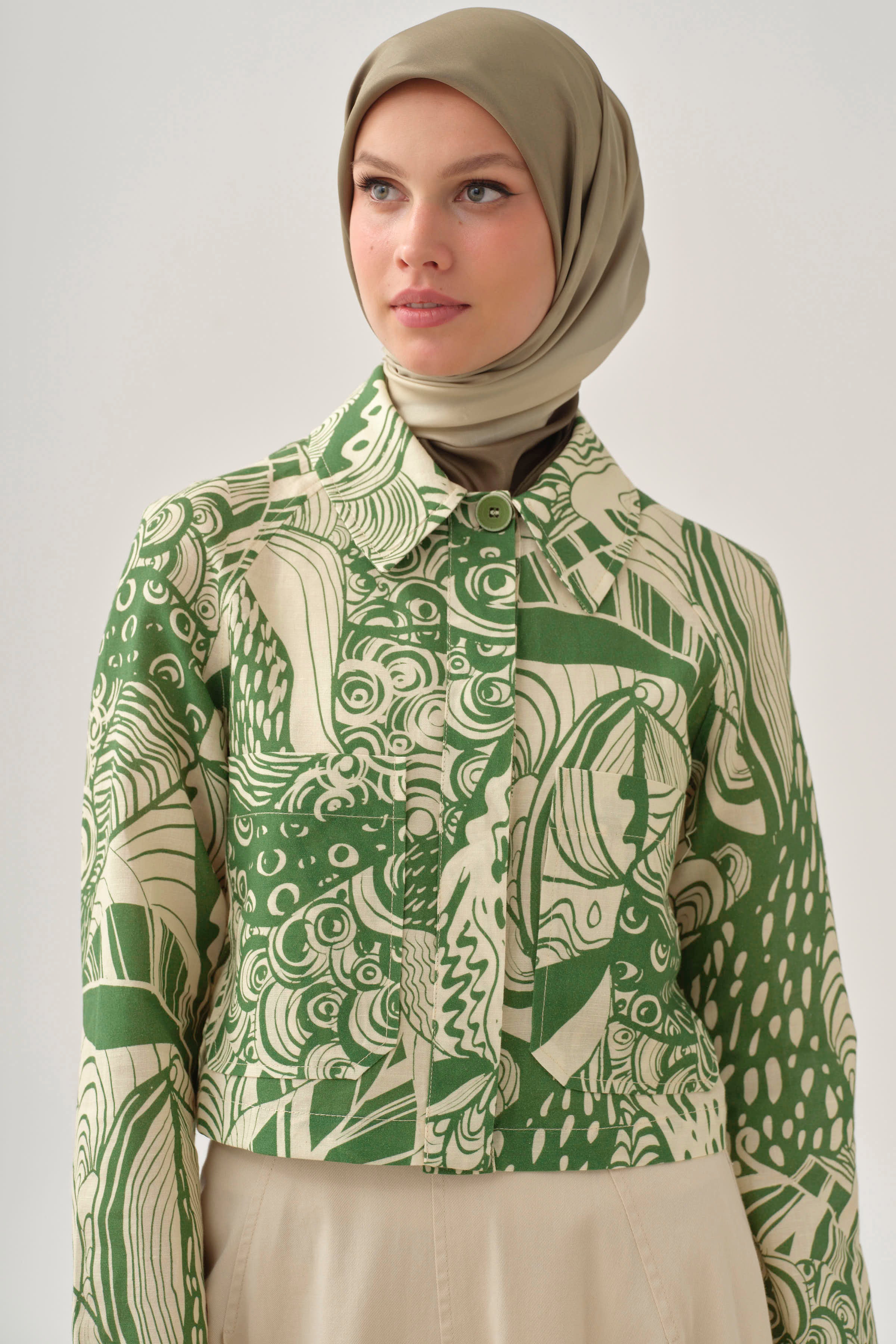 Crop Ceketli İnce Pile Detaylı Etekli Takım - Haki TUGBA