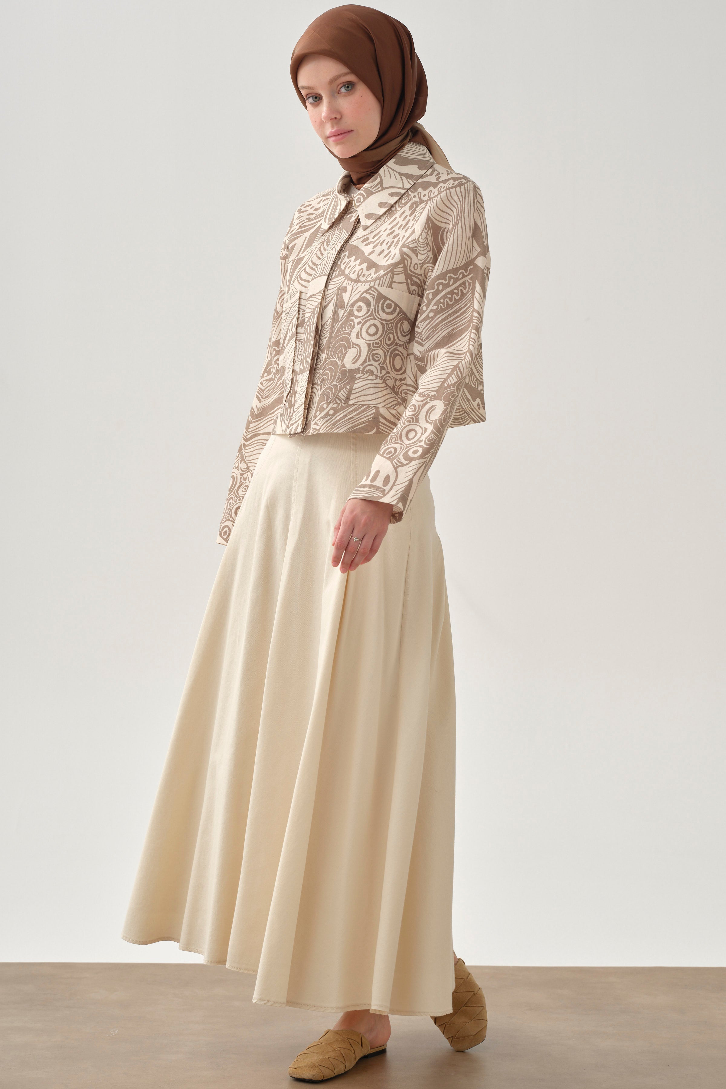 Crop Ceketli İnce Pile Detaylı Etekli Takım - Vizon TUGBA