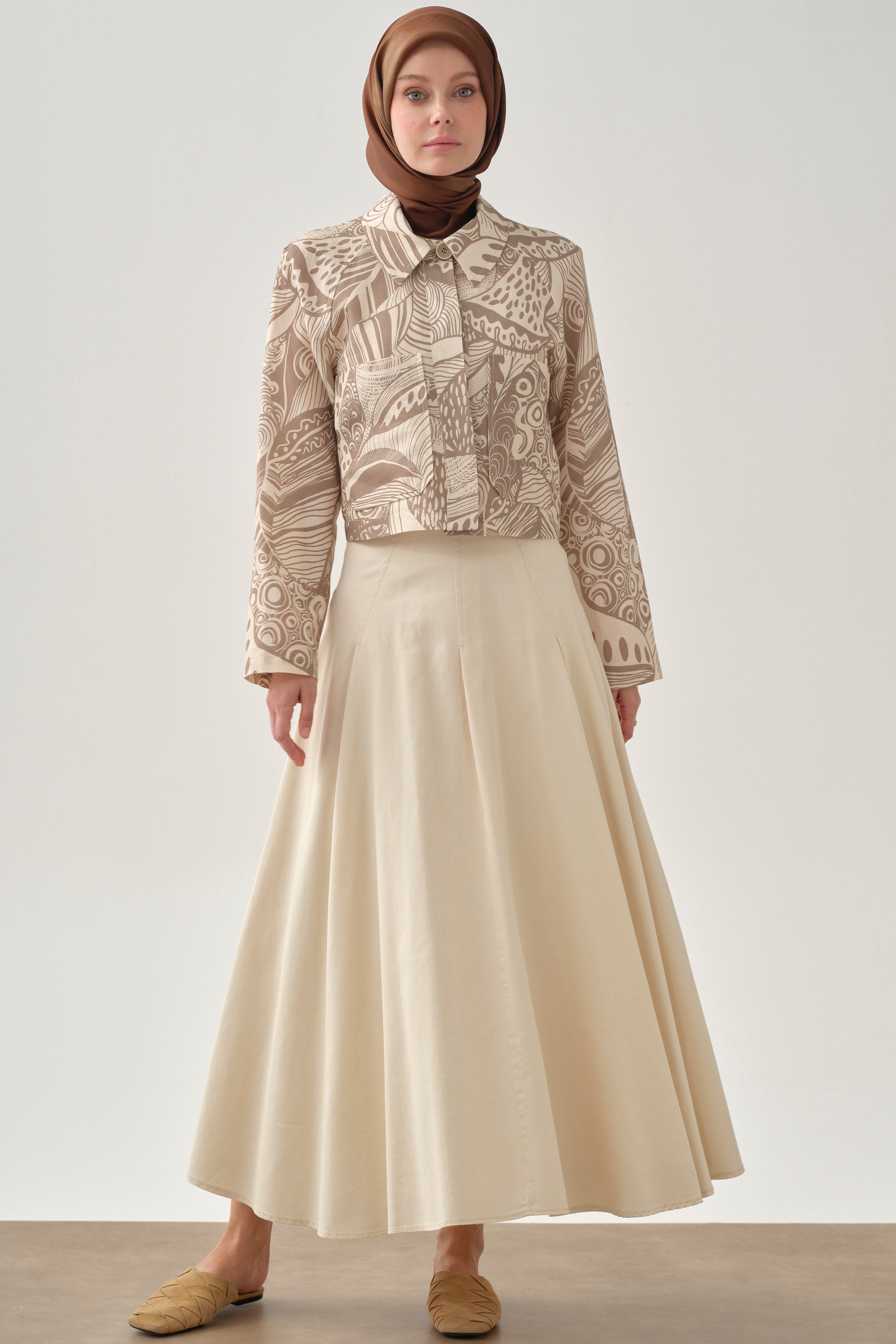 Crop Ceketli İnce Pile Detaylı Etekli Takım - Vizon TUGBA