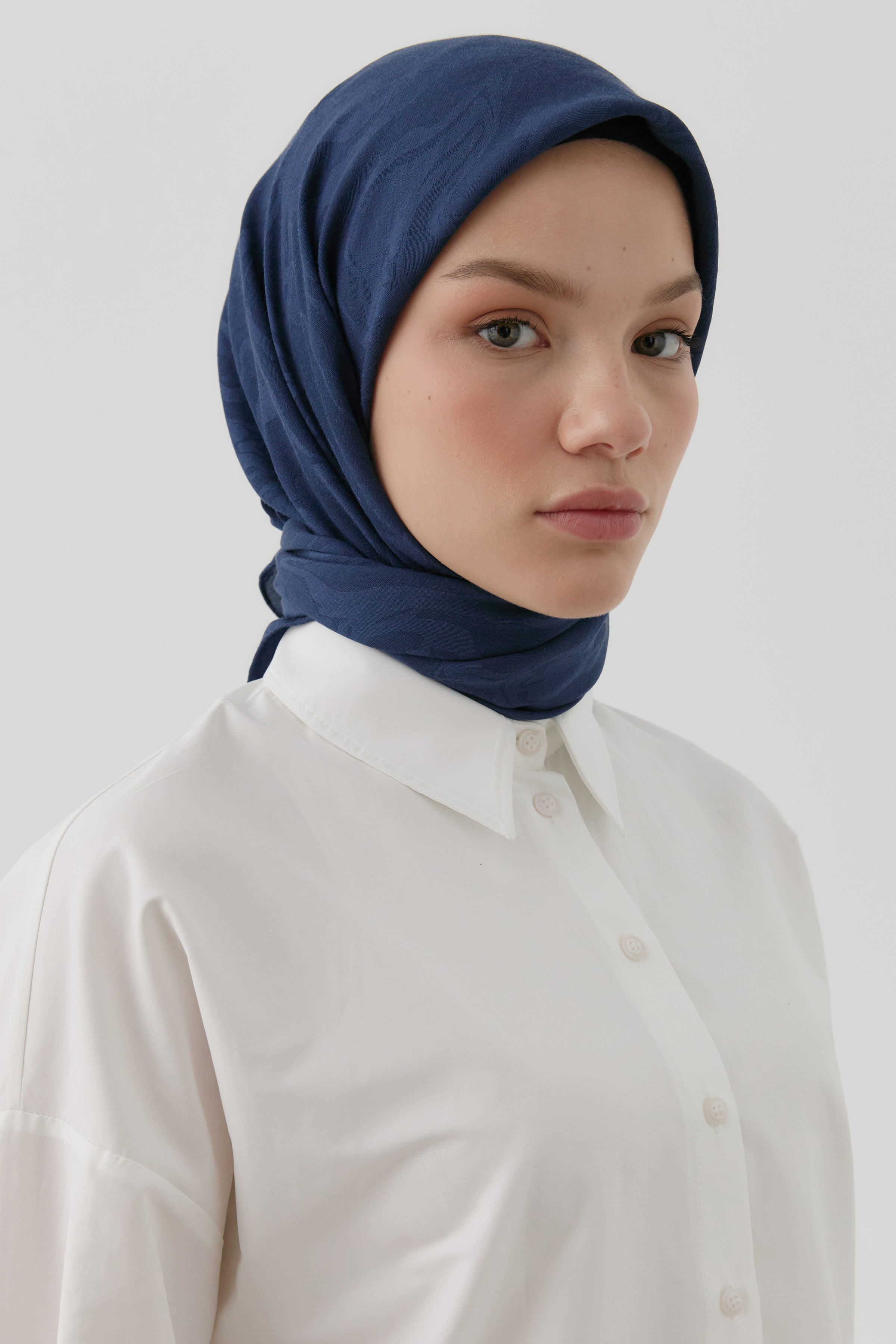 Dalga Desen Stil Eşarp - Lacivert TUGBA