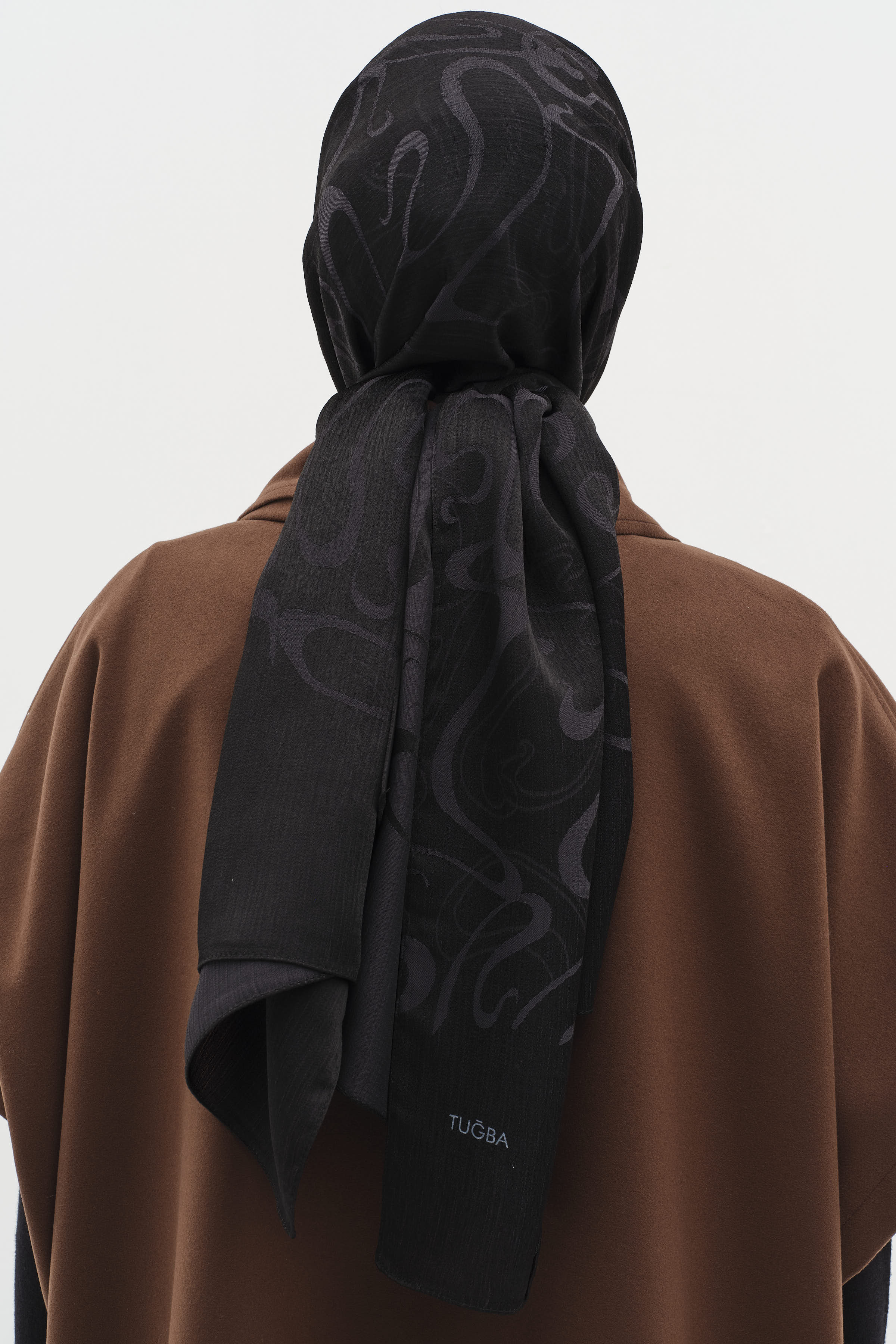 Dalga Desenli Floş Şal - Siyah TUĞBA