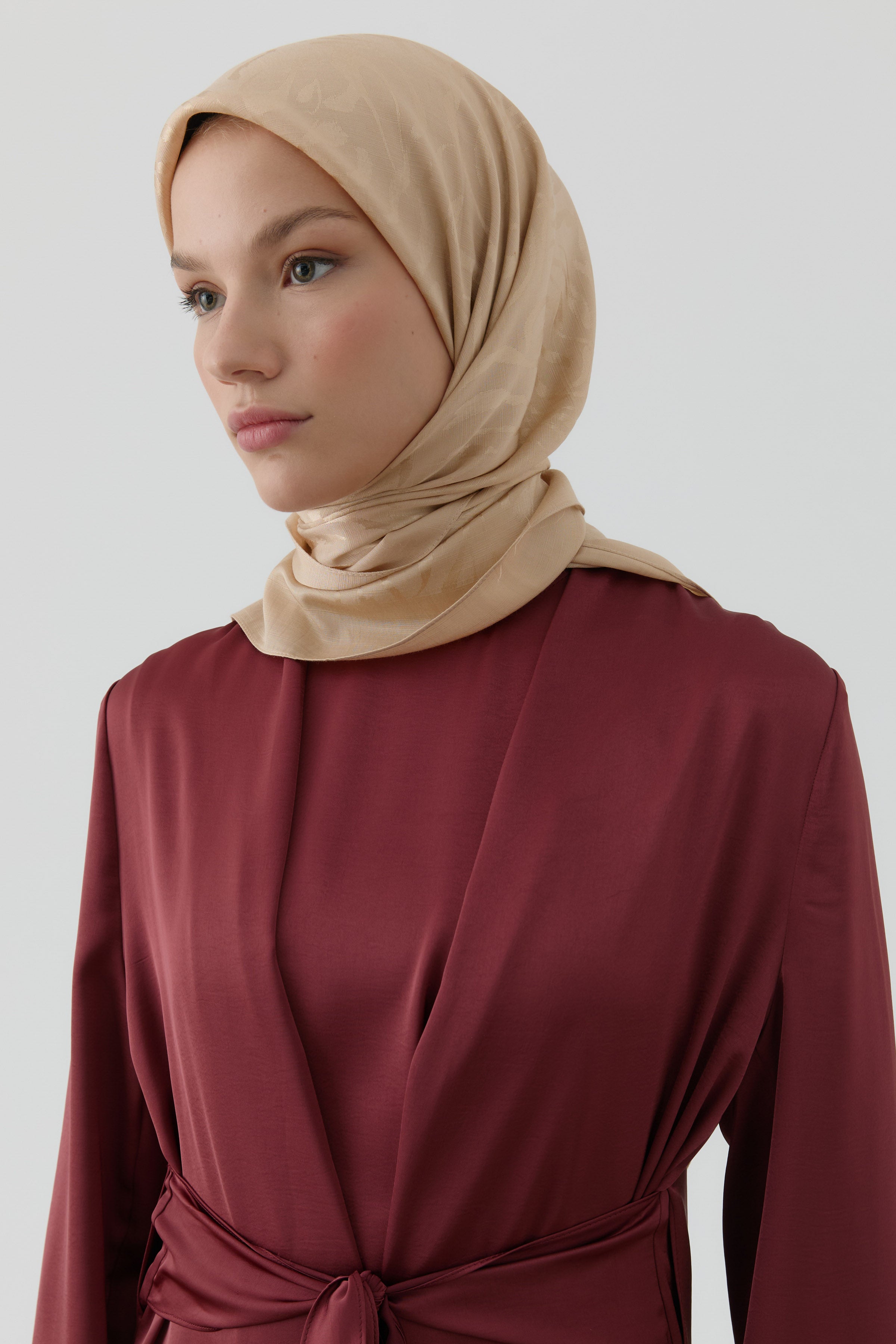 Dalgalı Nida Naturel Eşarp - Bej TUGBA