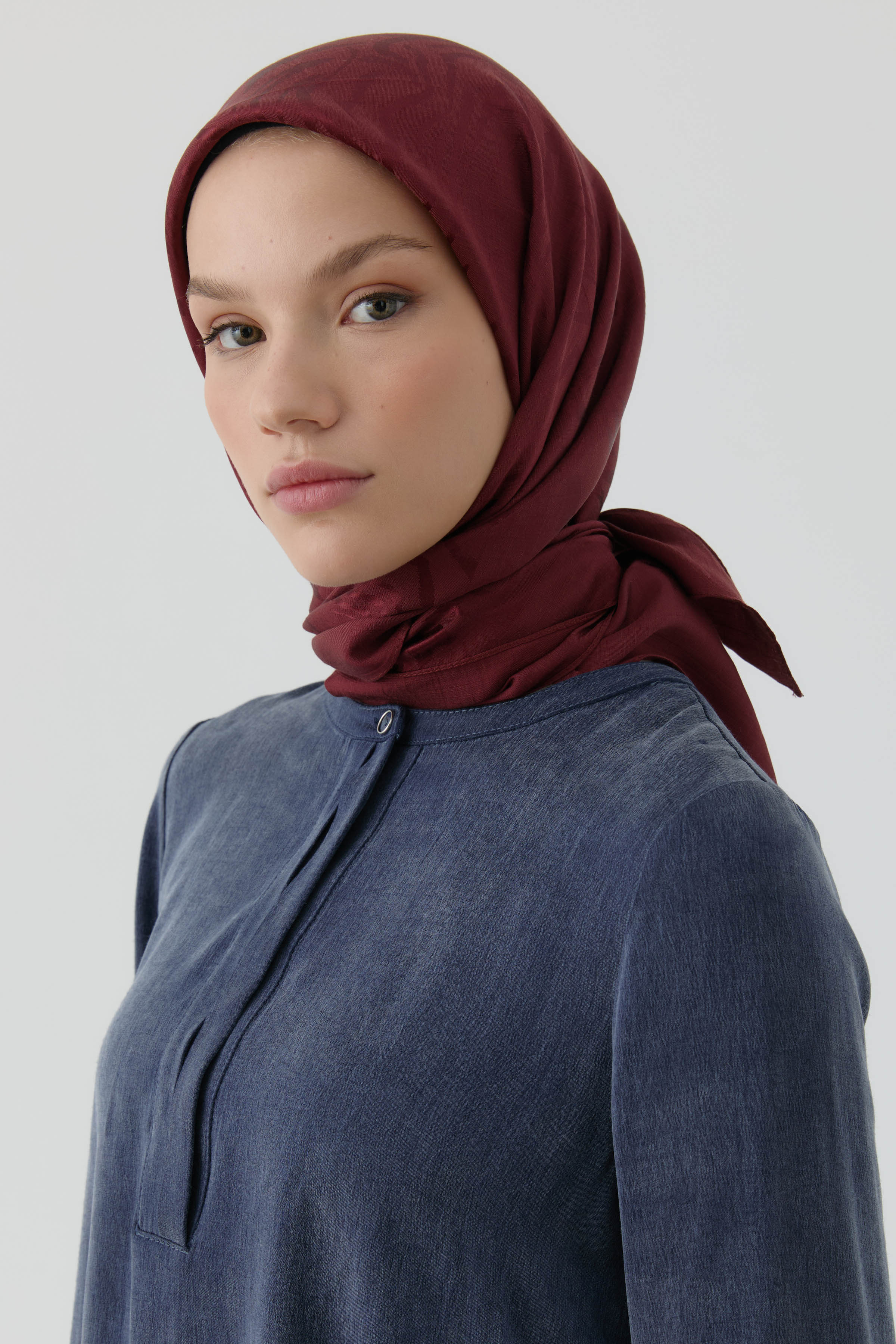 Dalgalı Nida Naturel Eşarp - Bordo TUGBA