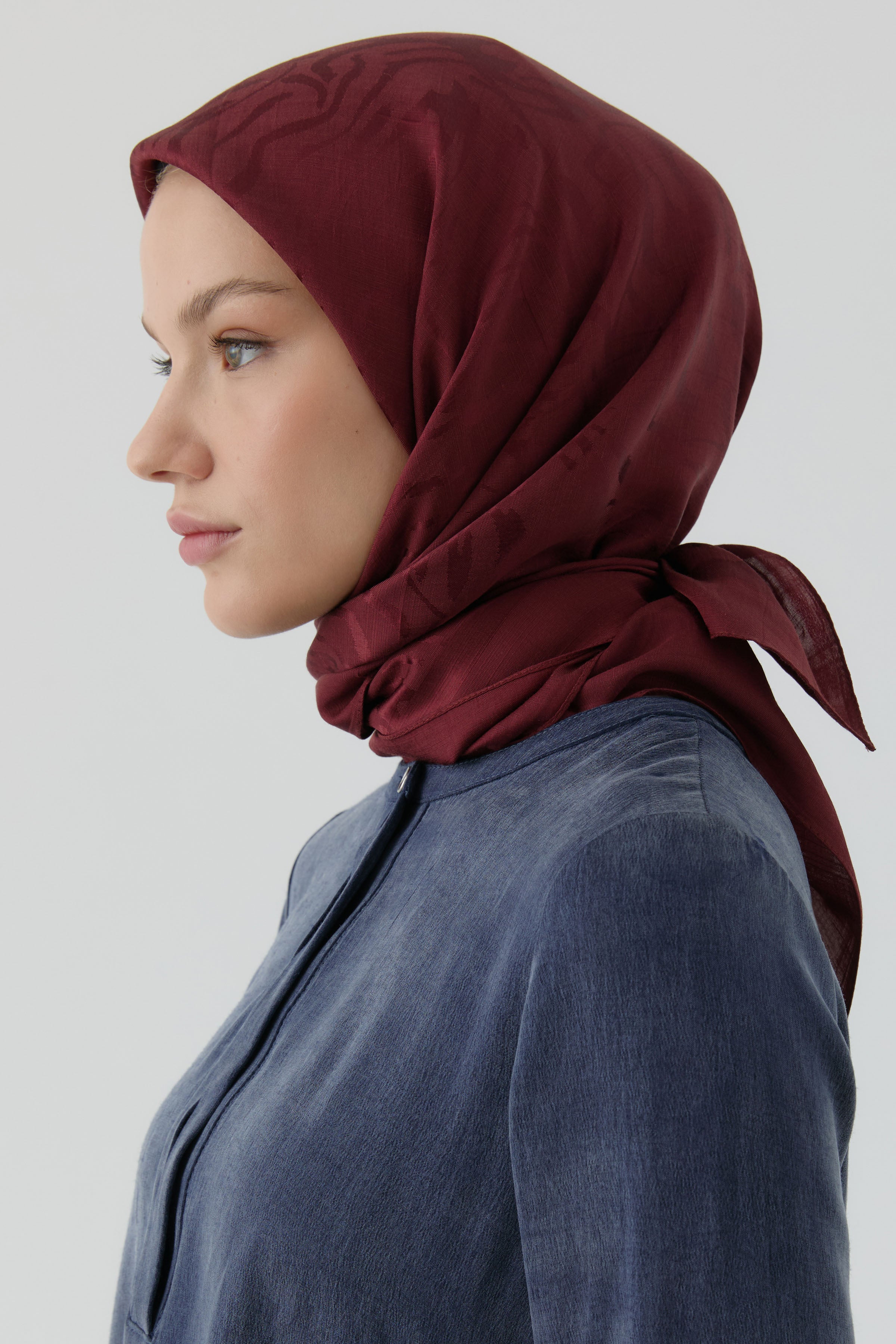 Dalgalı Nida Naturel Eşarp - Bordo TUGBA