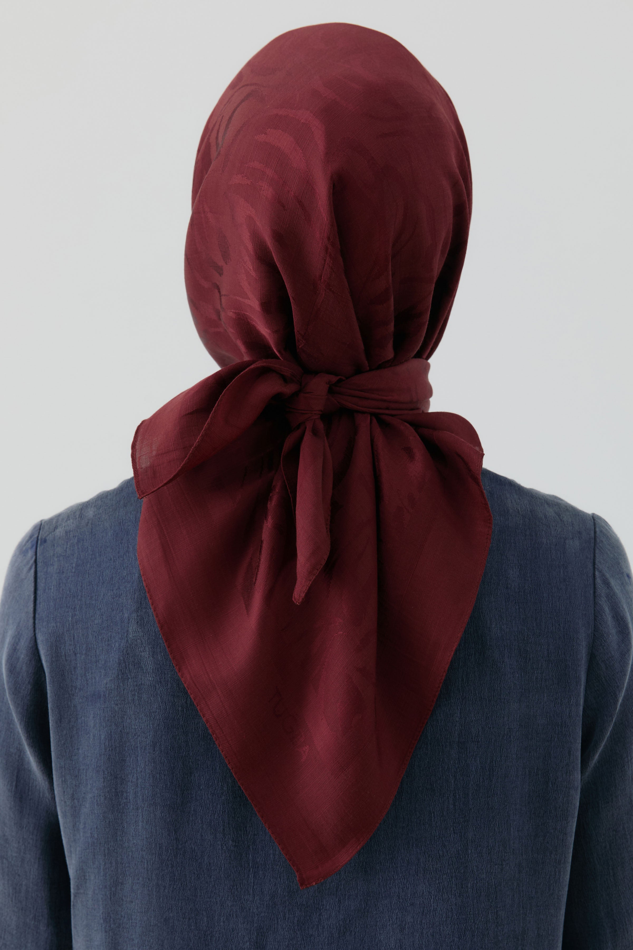 Dalgalı Nida Naturel Eşarp - Bordo TUGBA